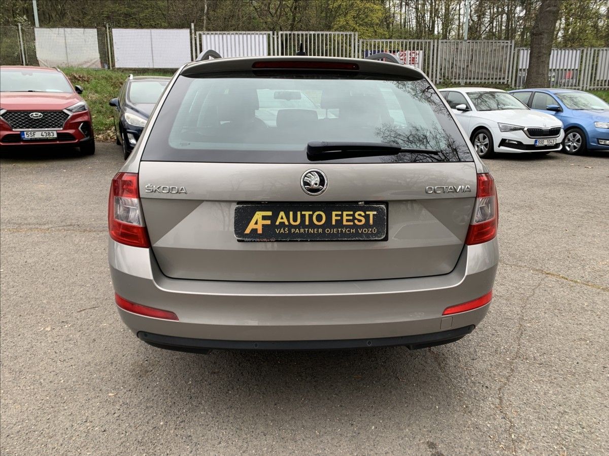 Škoda Octavia, 1,6 TDI 81KW AMBIENTE ČR - fotka 6