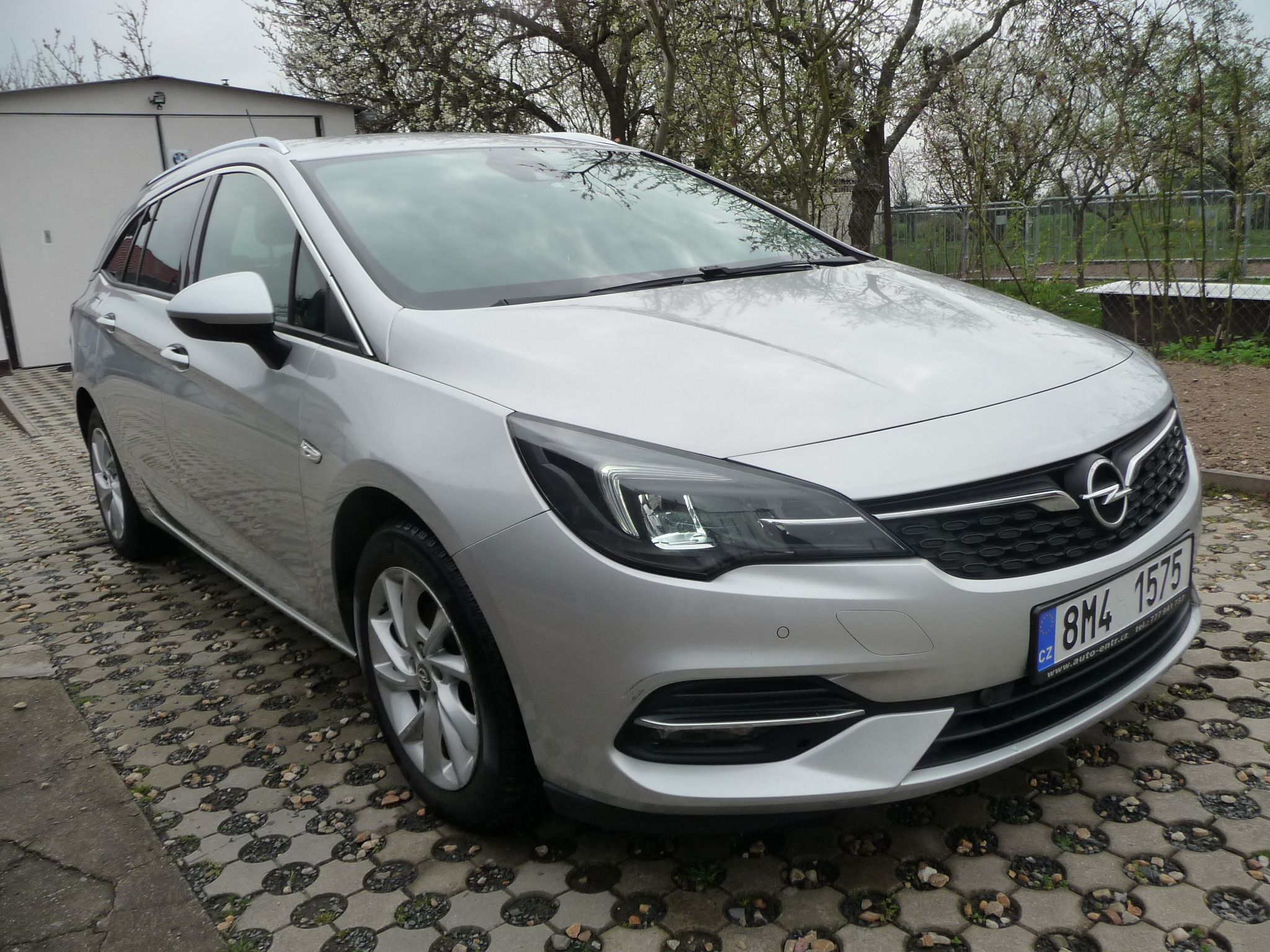 Opel Astra, 1.2i 81kw Executive po 1.majit - fotka 5