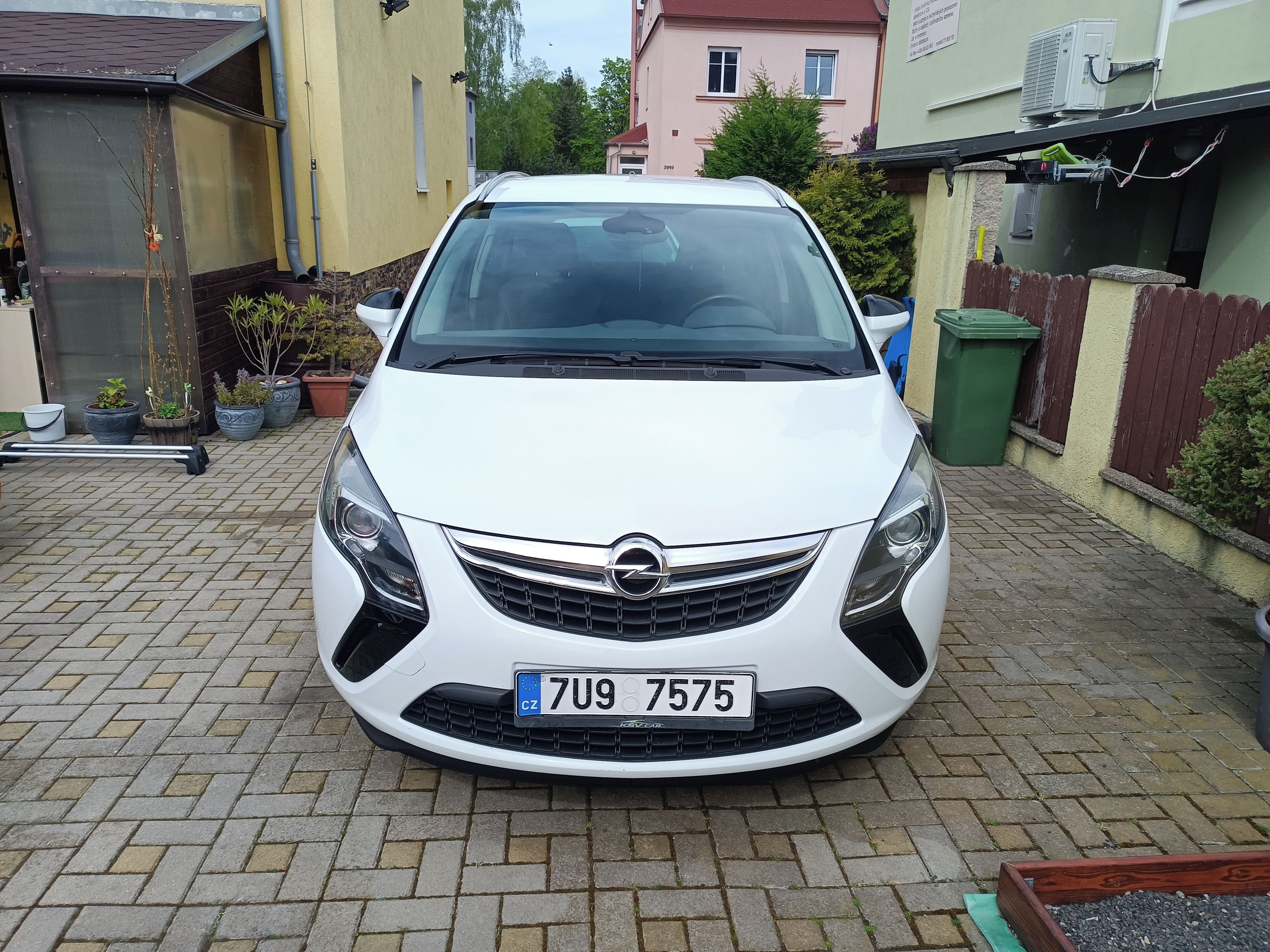 Opel Zafira, Tourer 1,6CDTI, 1.maj, servis - fotka 3