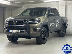 Toyota Hilux, Invincible 2.8 Double Cab AT
