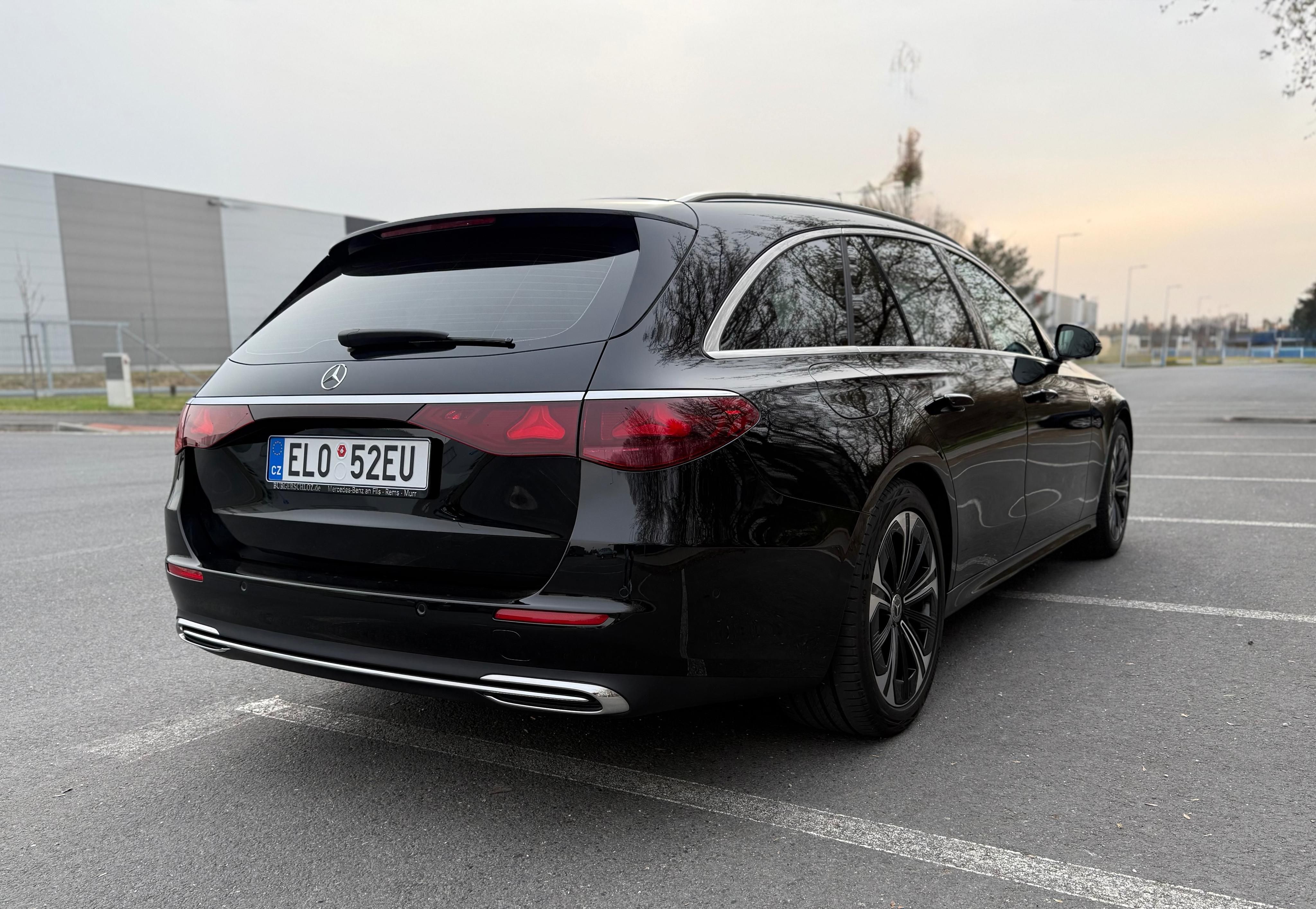 Mercedes-Benz Třídy E, E300de kombi Plug in Hybrid - fotka 5
