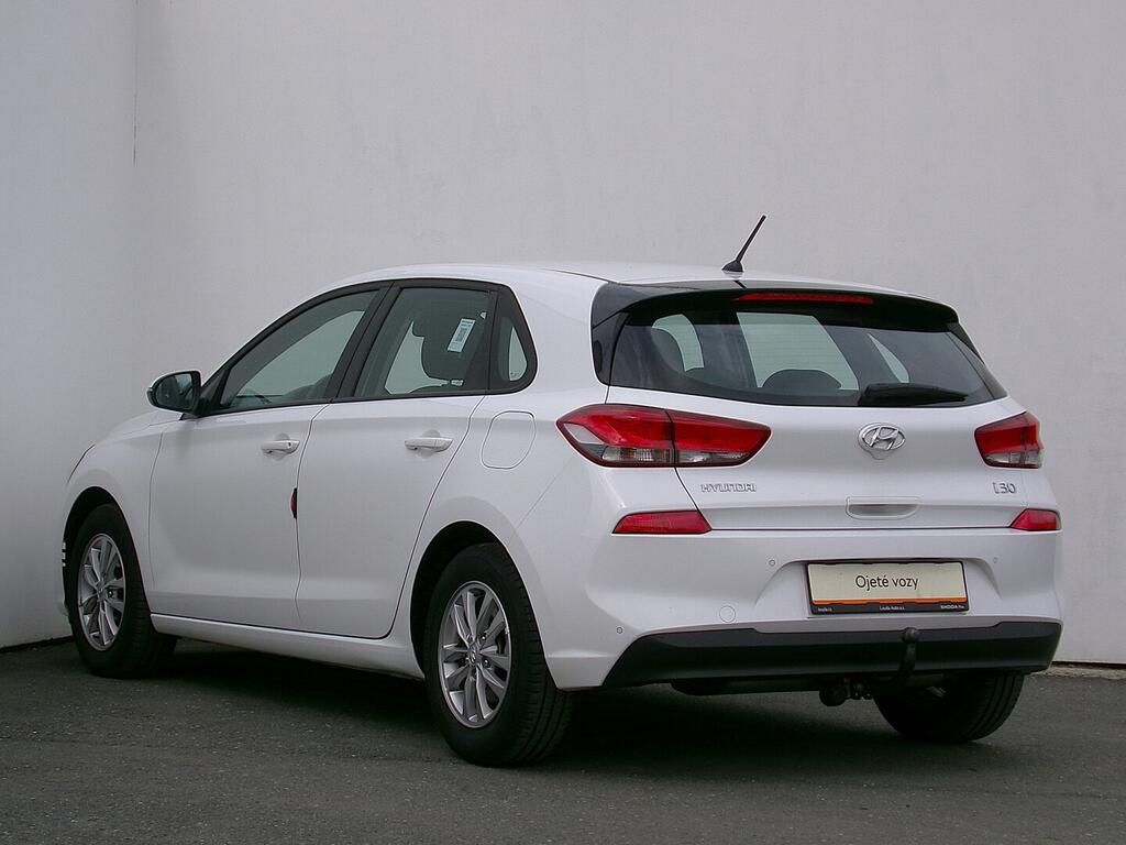 Hyundai i30, Comfort 1.4 MPI 73 kW - fotka 6