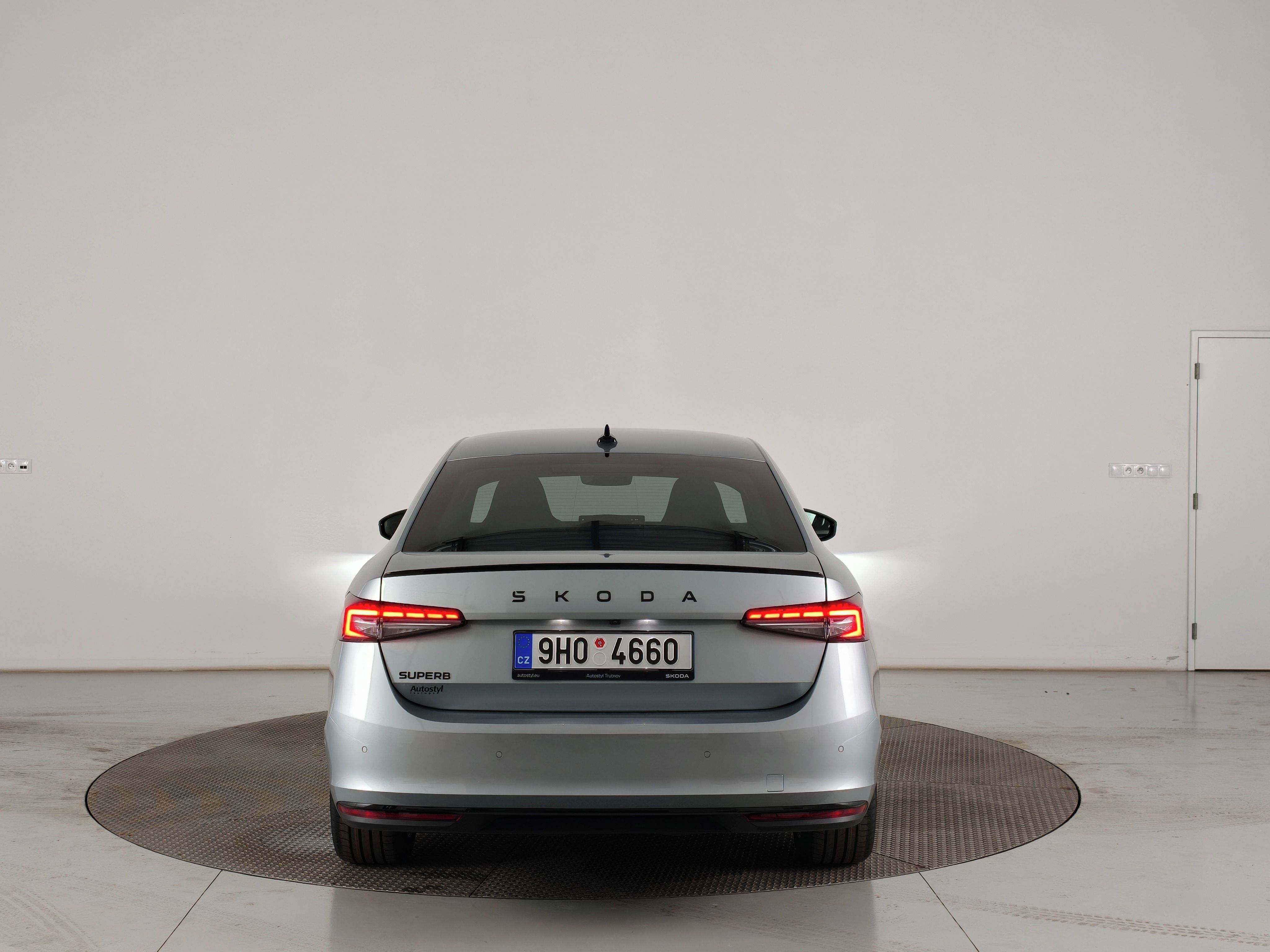 Škoda Superb, Sportline 2.0TDI 110kW DSG - fotka 6