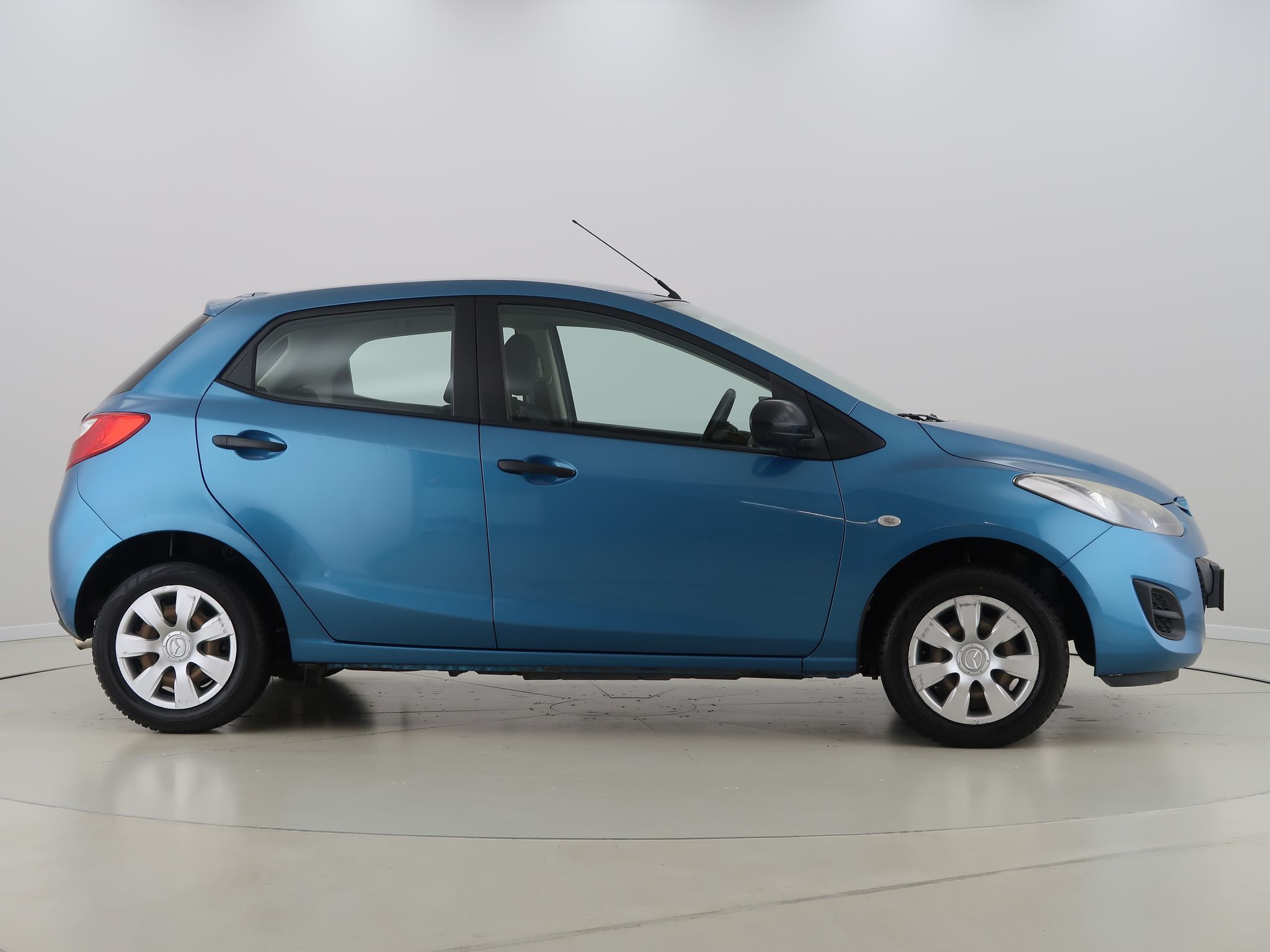 Mazda 2, 1.3i,55kW,CZ,1Maj - fotka 4