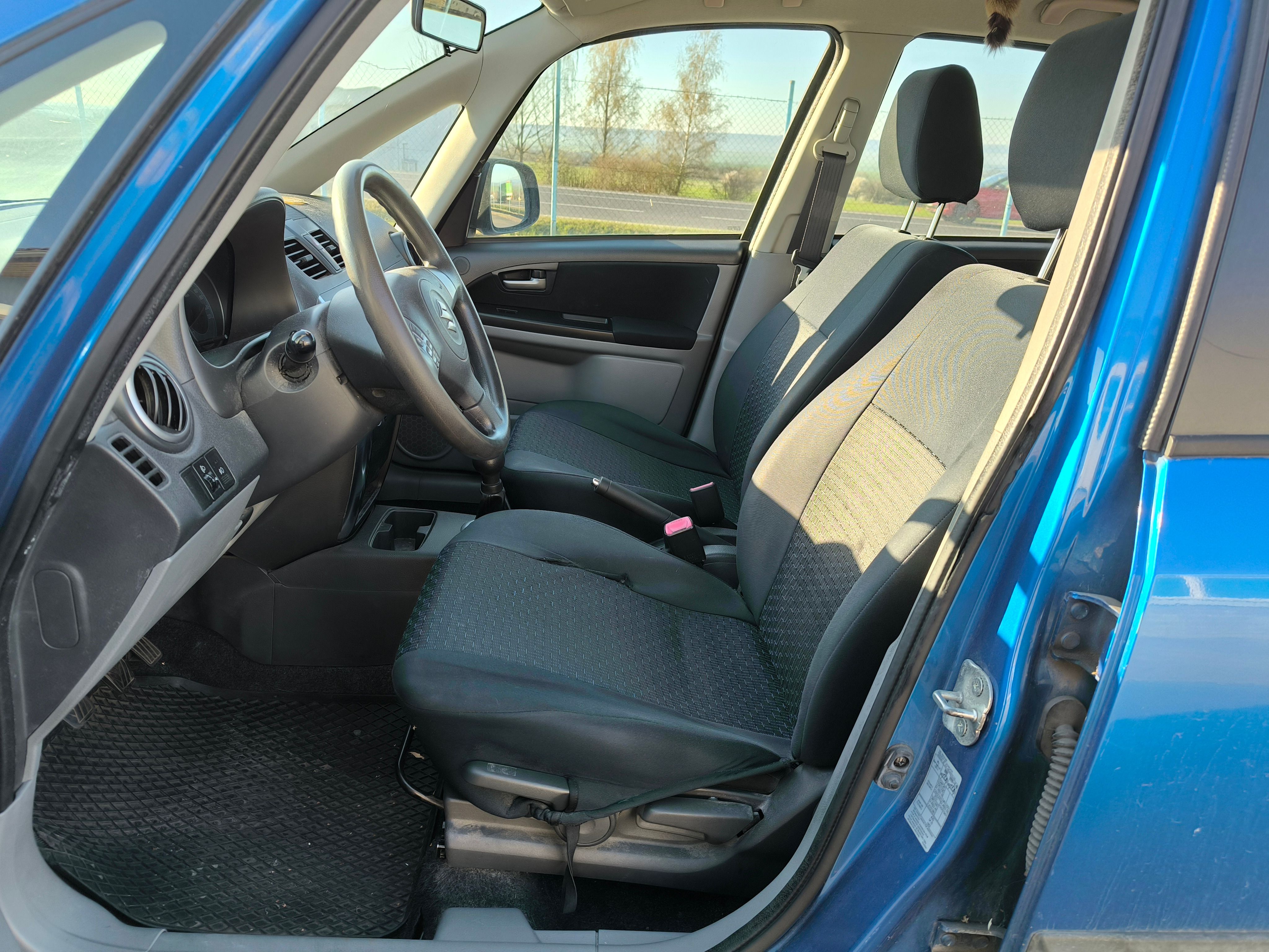 Suzuki SX4, 1,5i - fotka 5