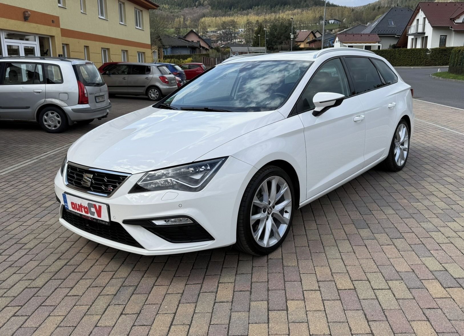 Seat Leon, ST FR 2.0 TDI 135kW DSG - fotka 2