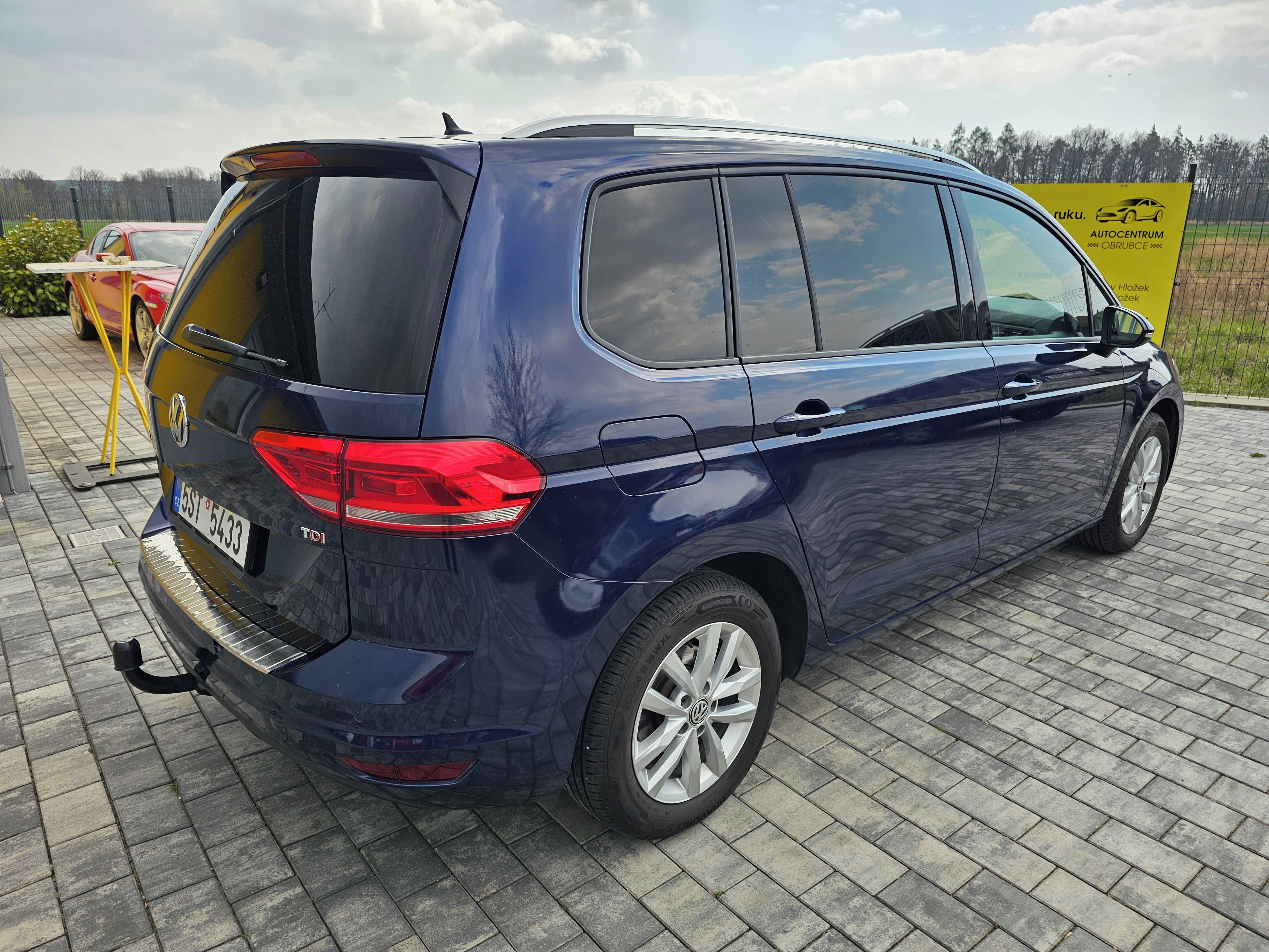 Volkswagen Touran, 1.6 TDI, DSG, TAŽNÉ ZAŘ. - fotka 5