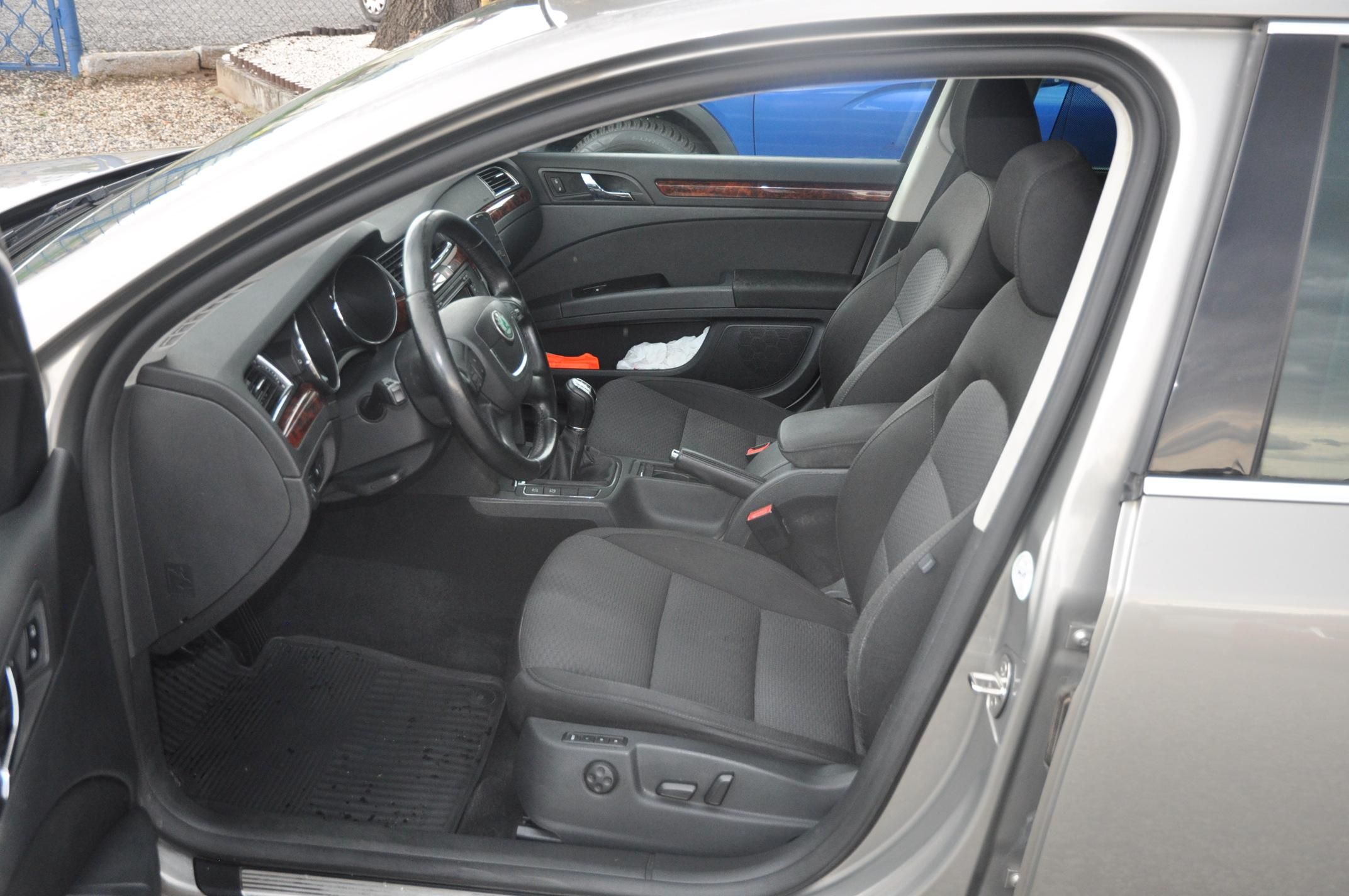 Škoda Superb, II 2.0TDi 103kW KOMBI Elegance - fotka 6