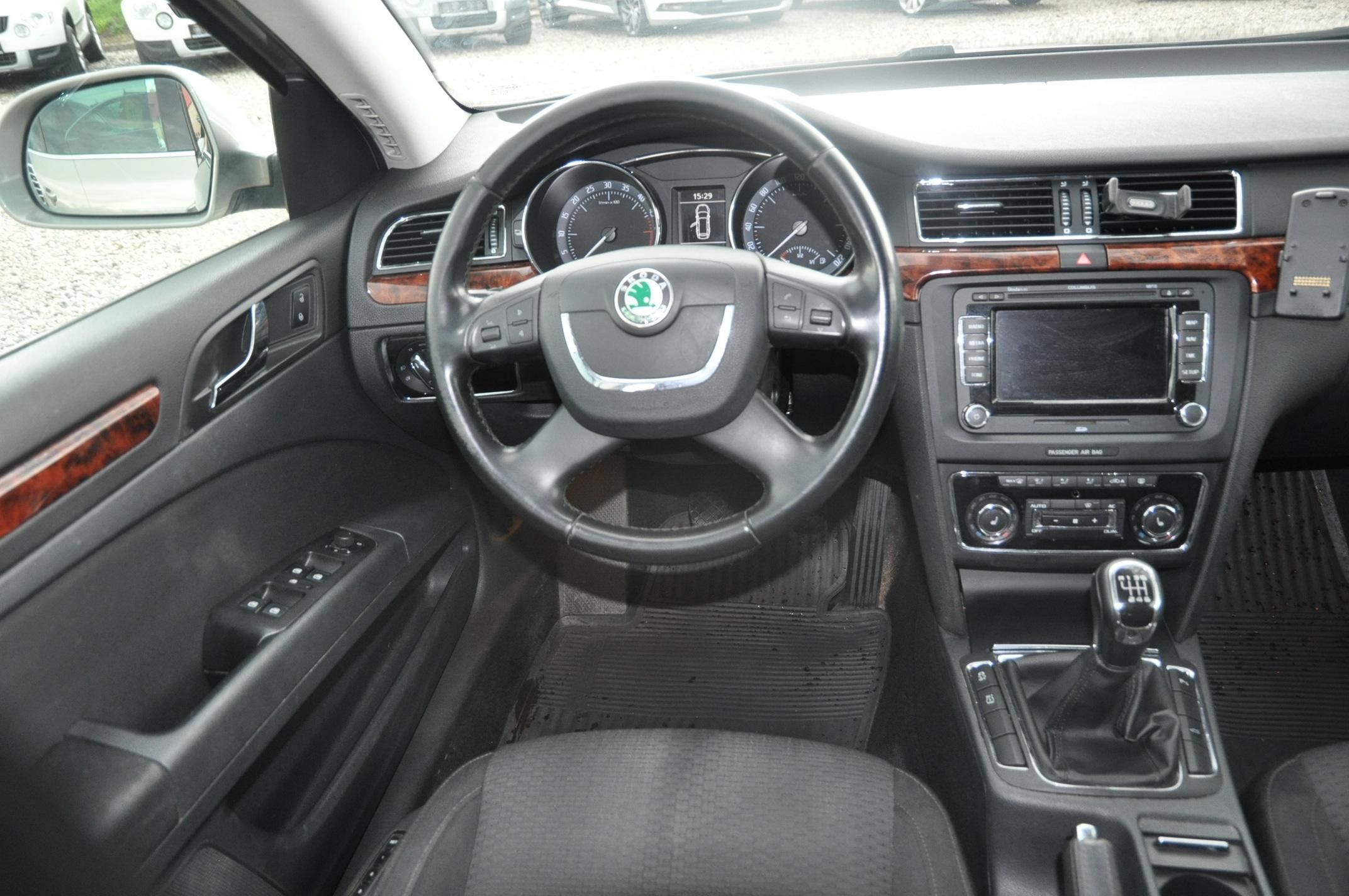 Škoda Superb, II 2.0TDi 103kW KOMBI Elegance - fotka 5