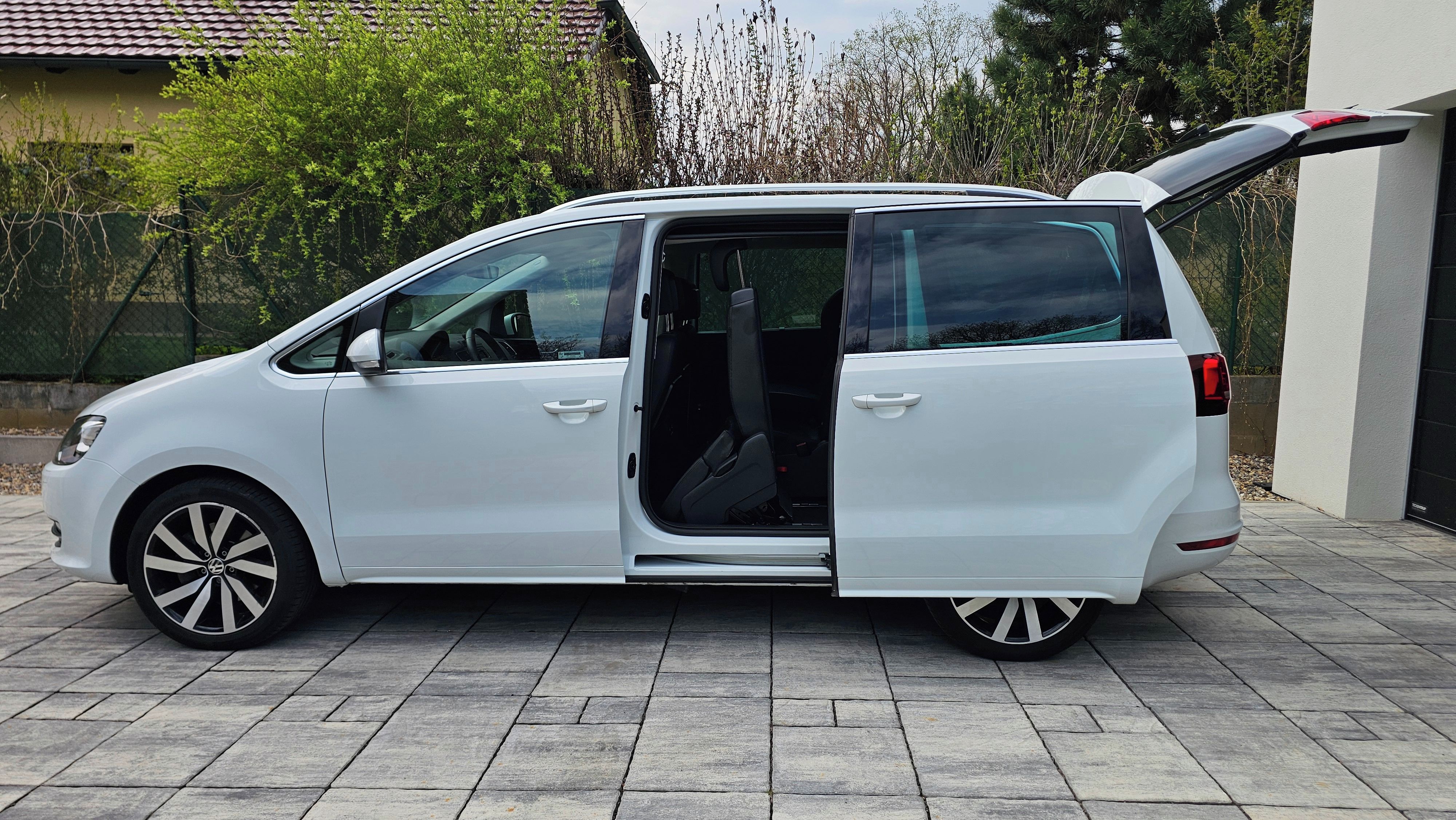 Volkswagen Sharan, 7 míst, 1.maj, ČR, nebouraný - fotka 5