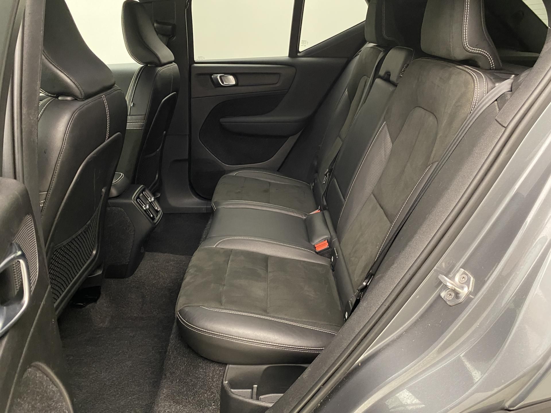 Volvo XC40, D4 AWD R-DESIGN AUT CZ - fotka 5