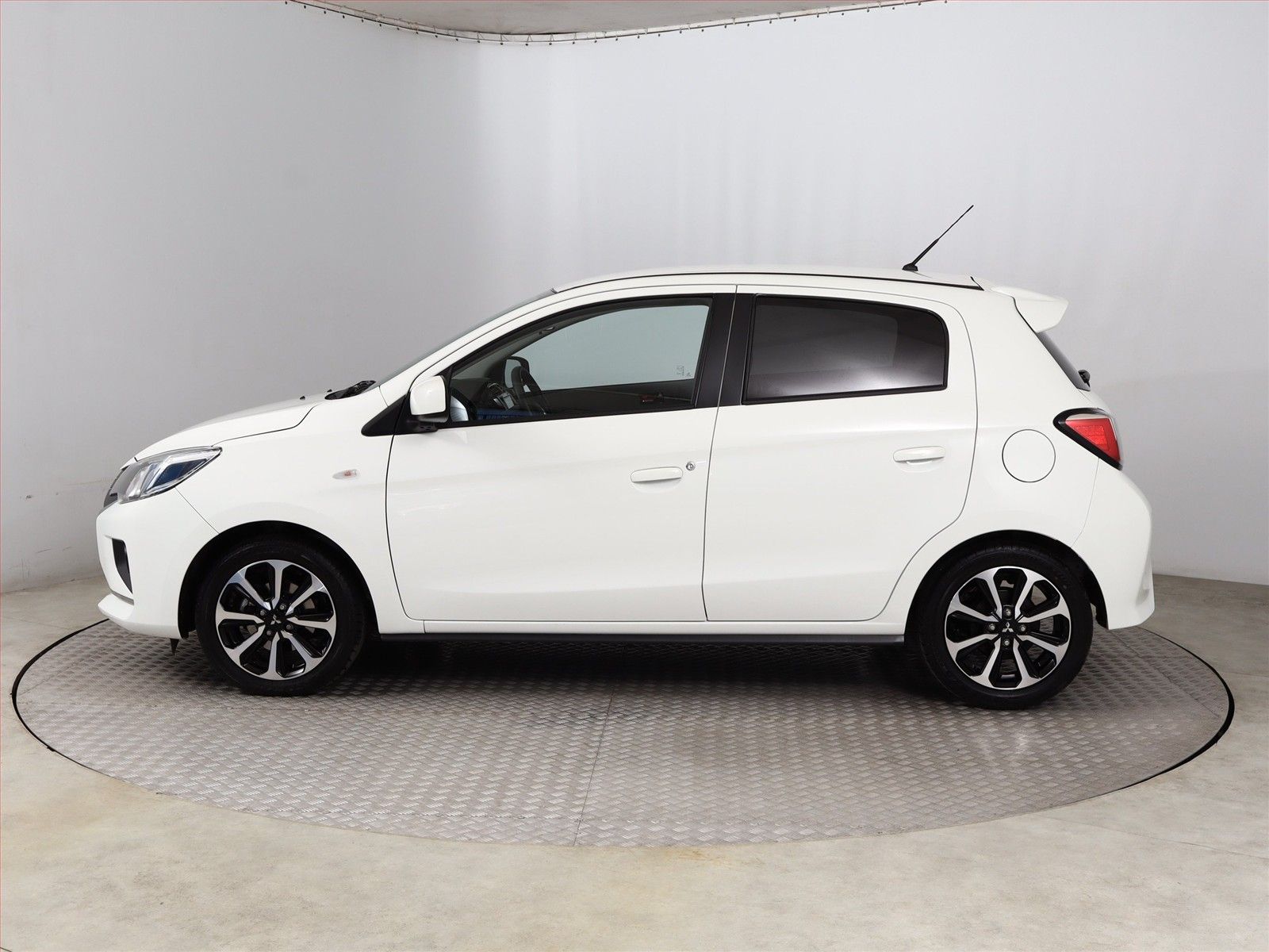 Mitsubishi Space Star, 1.2 MIVEC, Invite, ČR,1.maj - fotka 3
