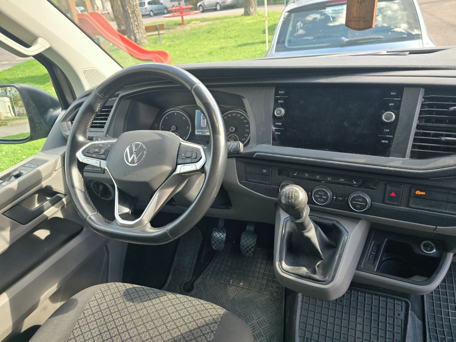 Volkswagen Caravelle, VW Caravelle T6.1 LONG 2.0 TDI - fotka 6