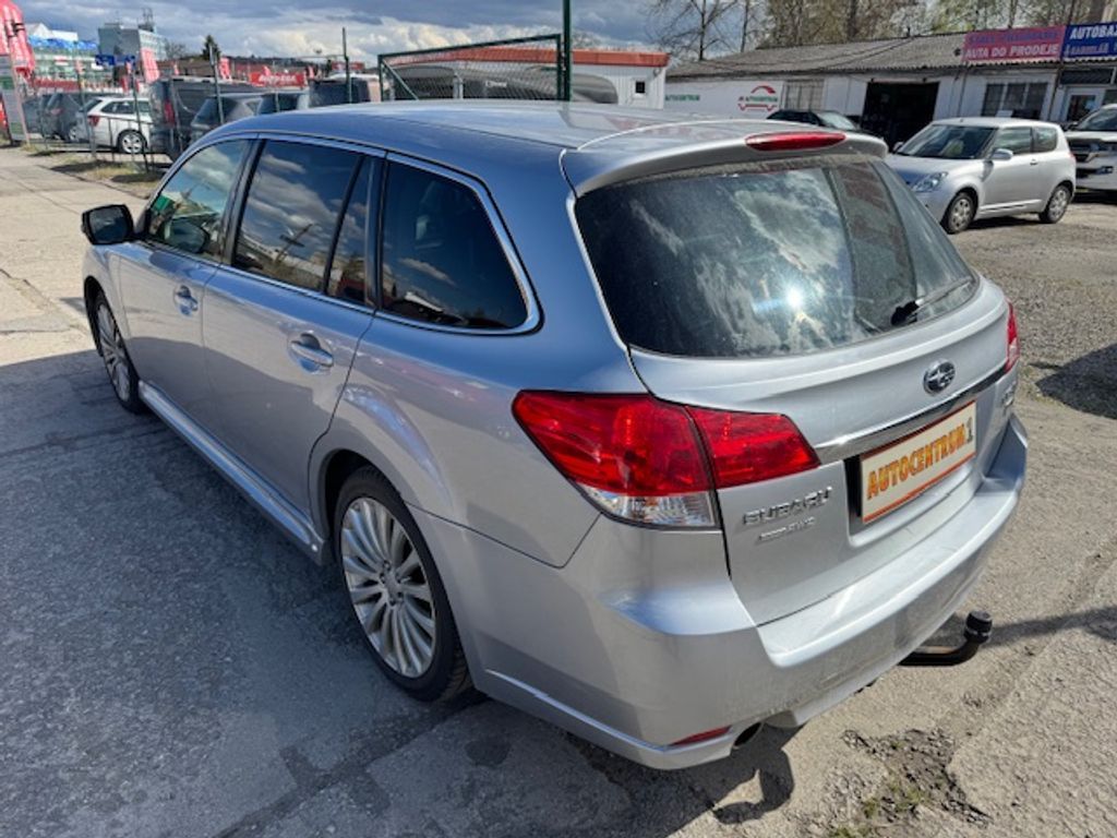 Subaru Legacy, 2,0 TD 4WD 110kW Executive - fotka 5