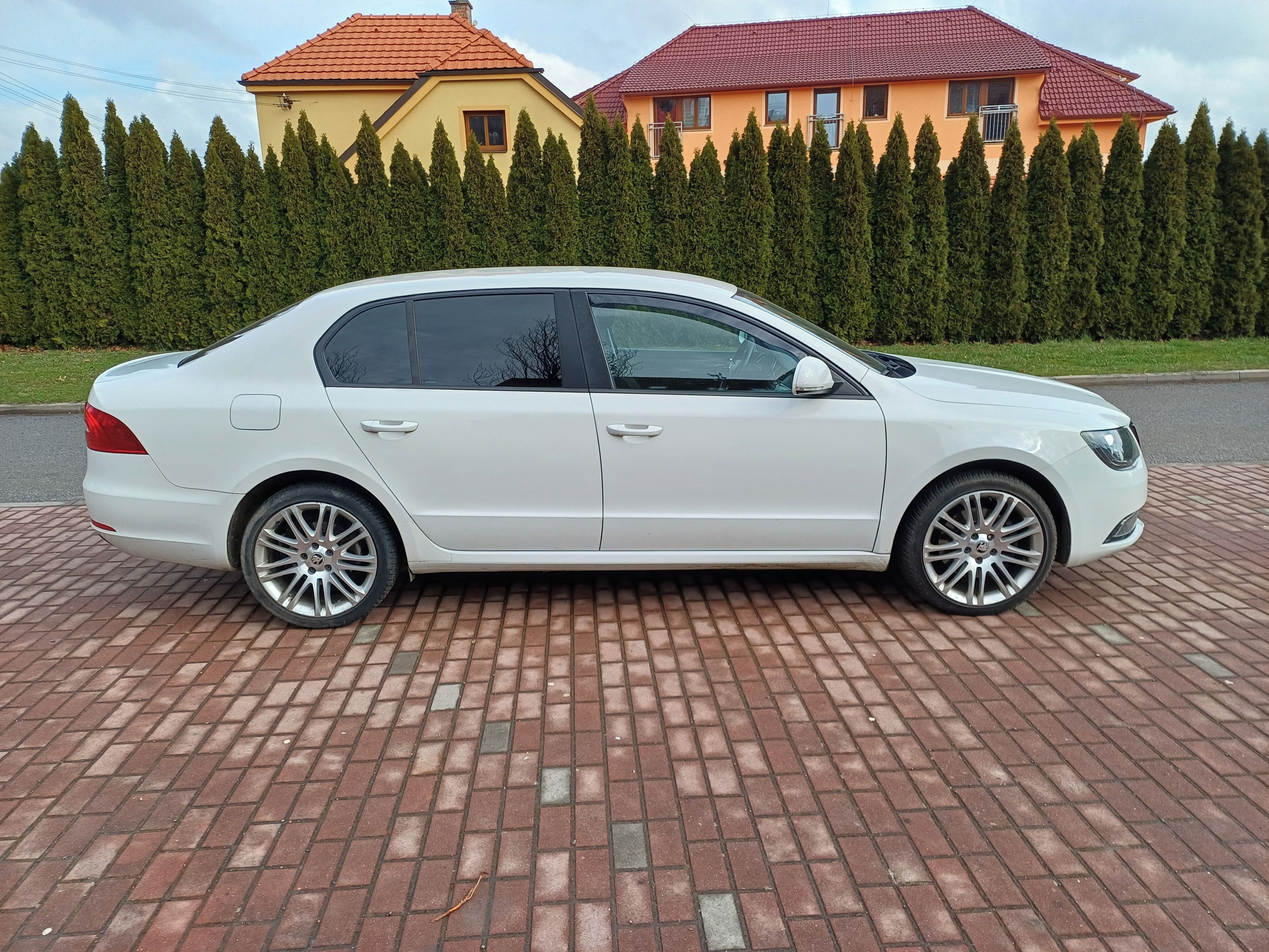 Škoda Superb, 2.0 TDI 103KW DSG STYLE - fotka 4