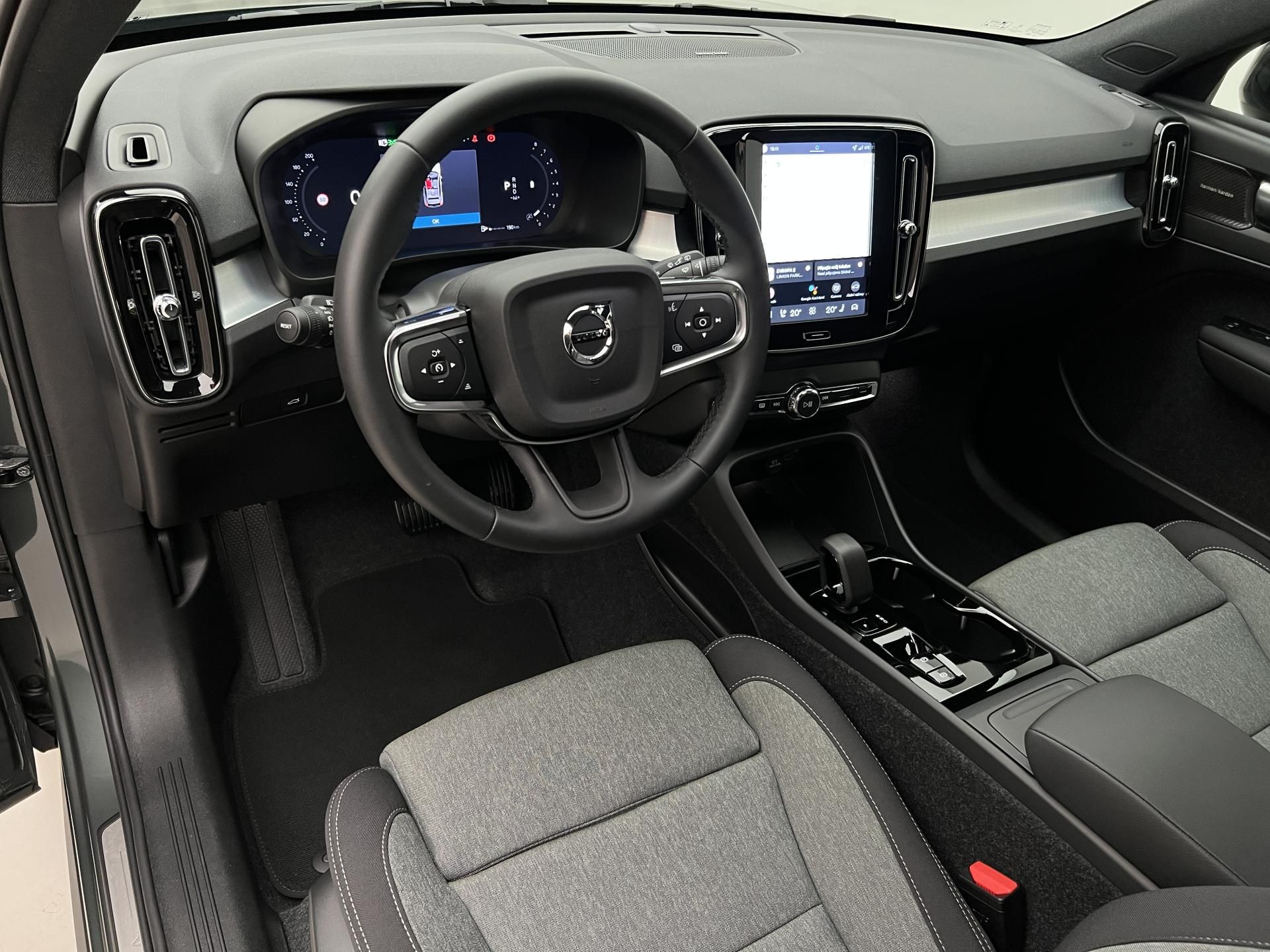 Volvo XC40, B4 PLUS BLACK EDITION AUT - fotka 4