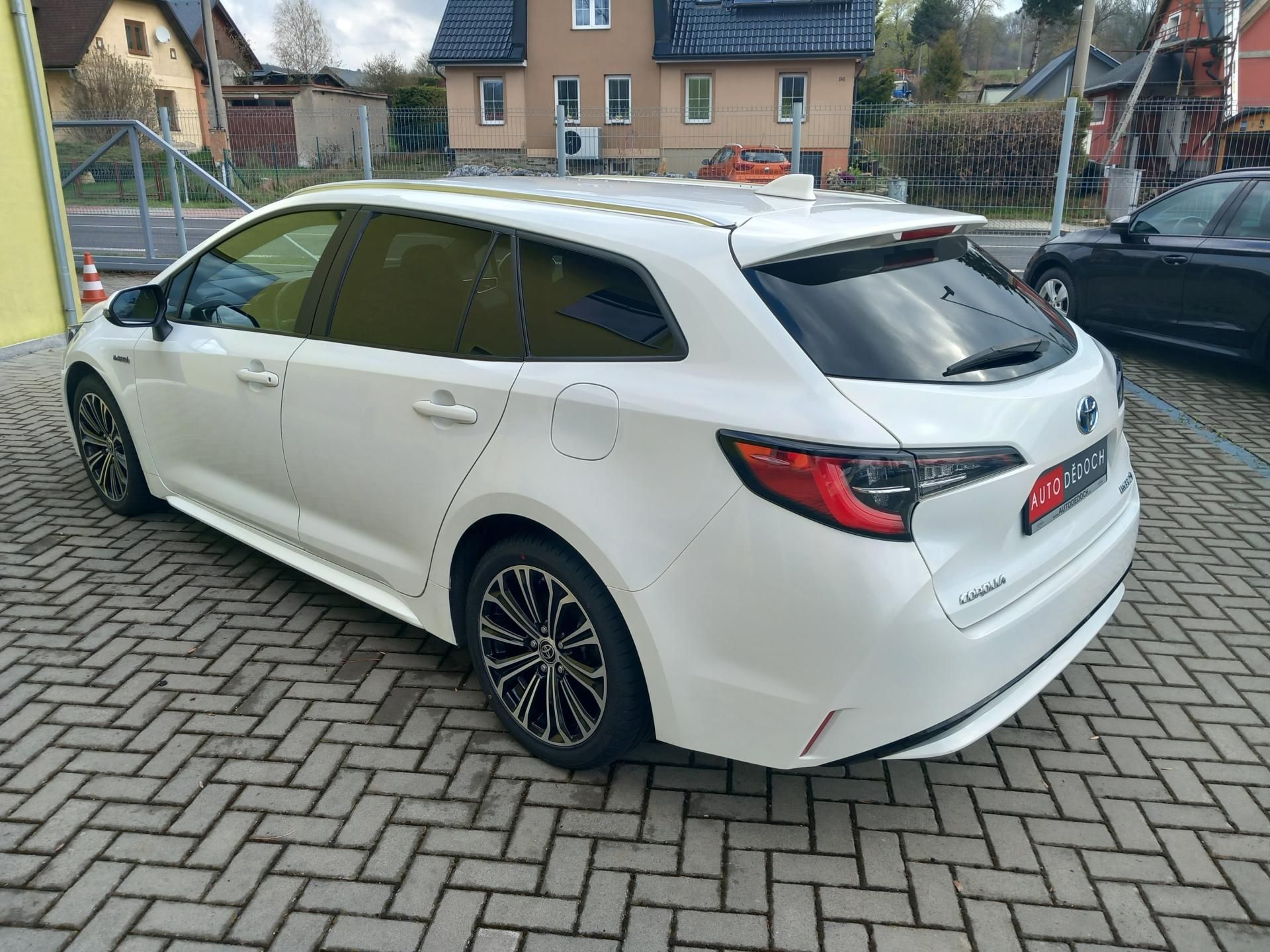 Toyota Corolla, 1,8 NAVI VYHŘ.VOLANT ODPOČET ! - fotka 5