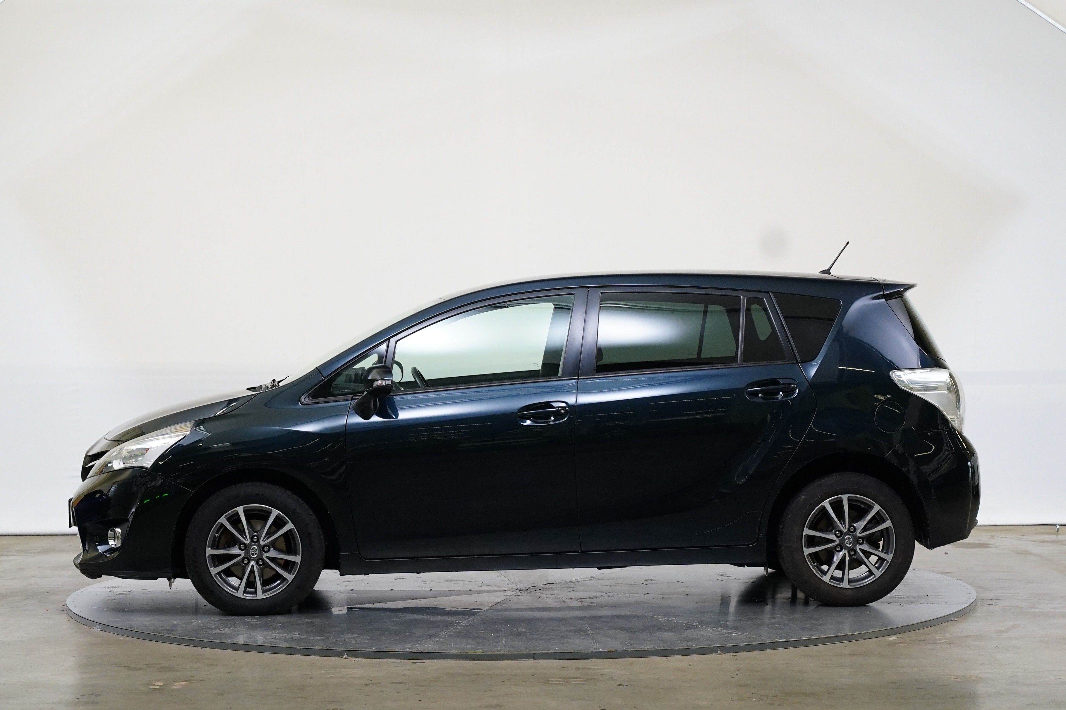 Toyota Verso, 1.6 D 82 kW Life - fotka 3