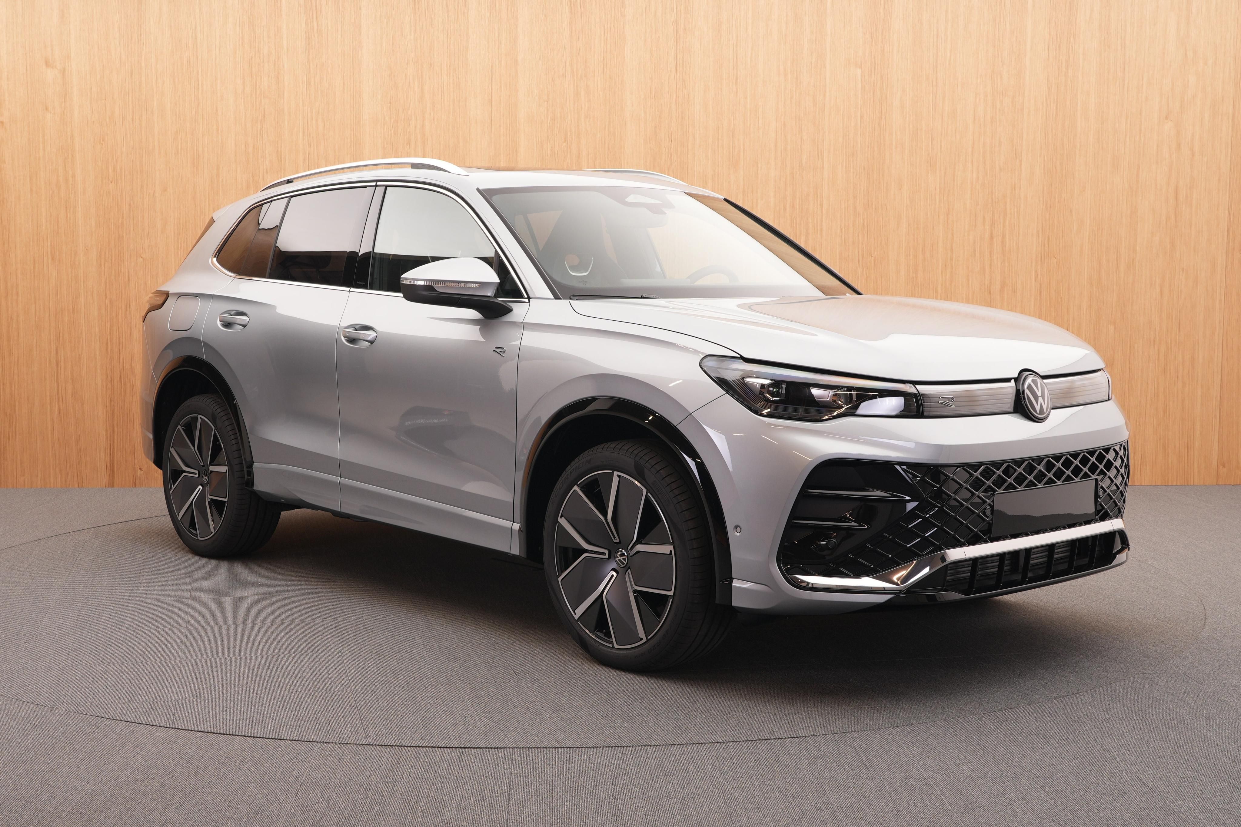 Volkswagen Tiguan, R-Line People 2.0 TSI 4x4 DSG - fotka 6