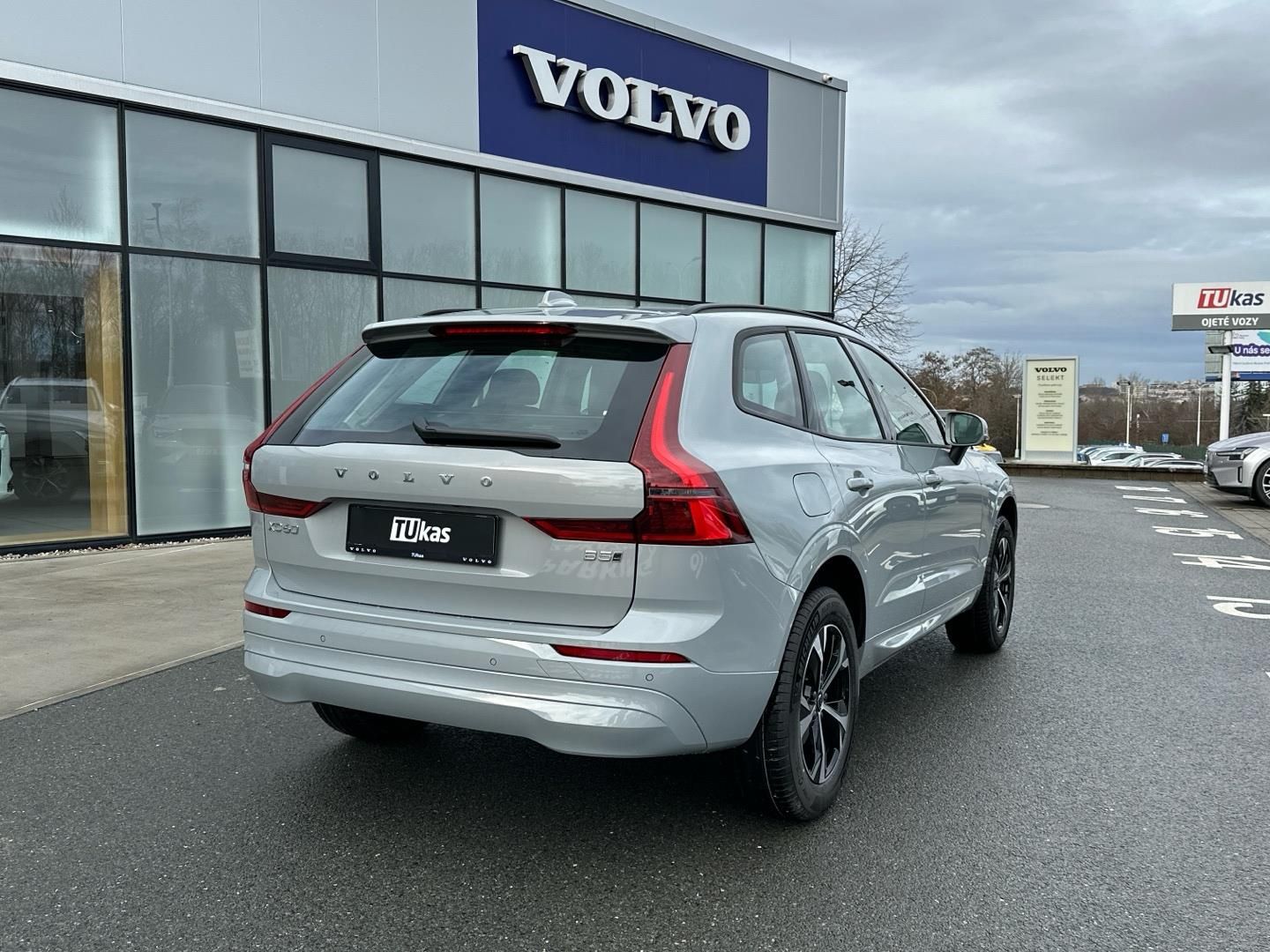 Volvo XC60, 2.0 B5 4x4 CORE - fotka 6