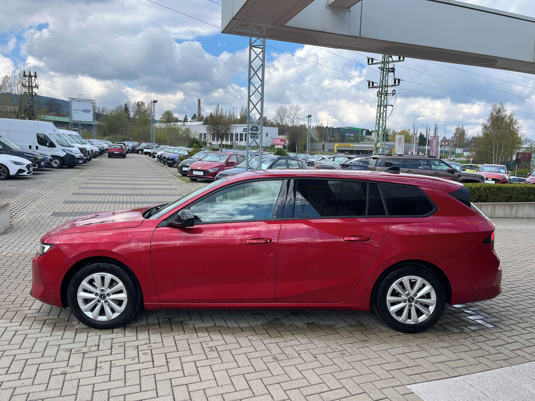Opel Astra, 1.2 TURBO 110k MAN6 Edition ST - fotka 3