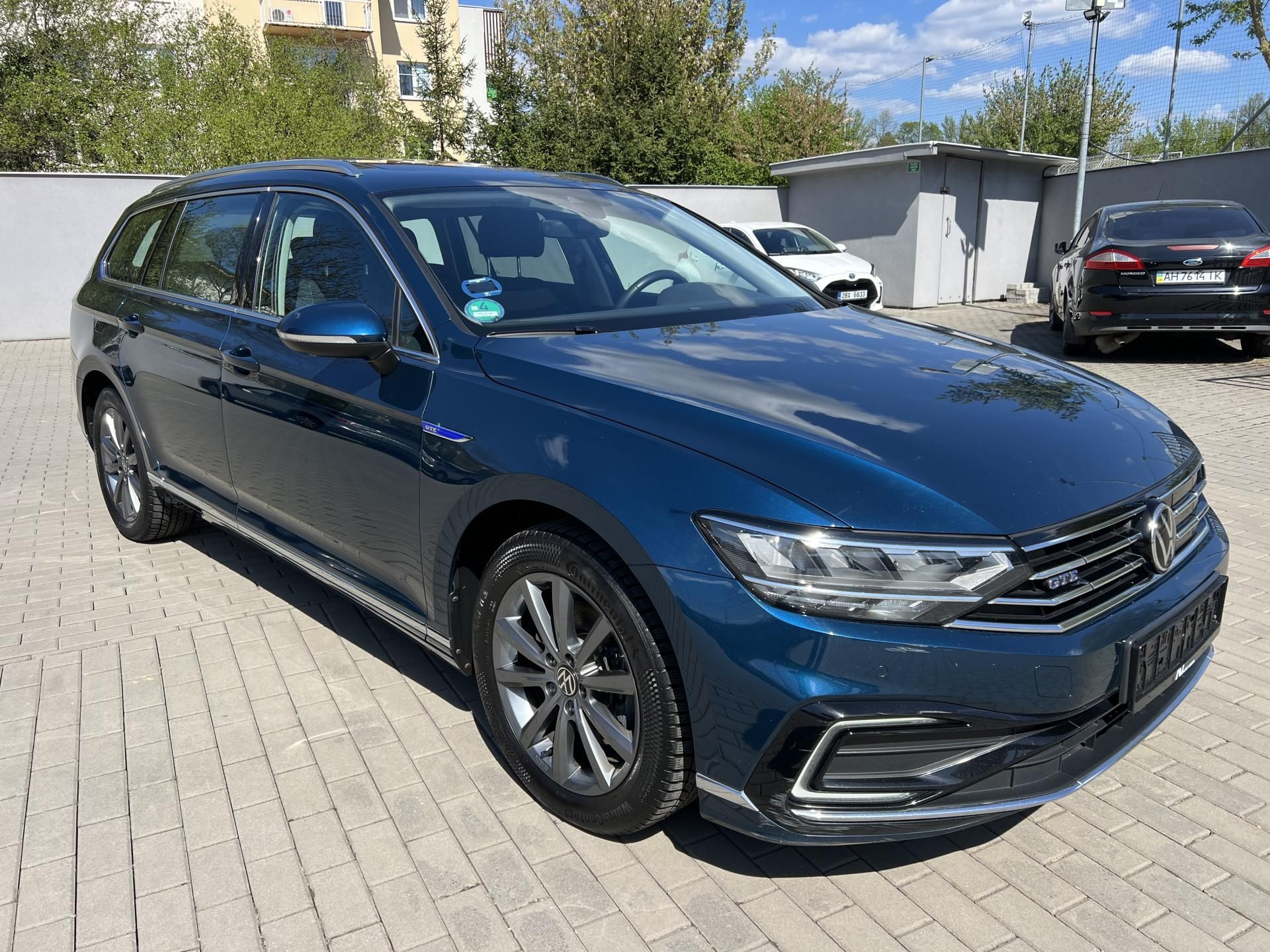 Volkswagen Passat, 1.4 GTE Tažné Panorama 2x kola - fotka 2