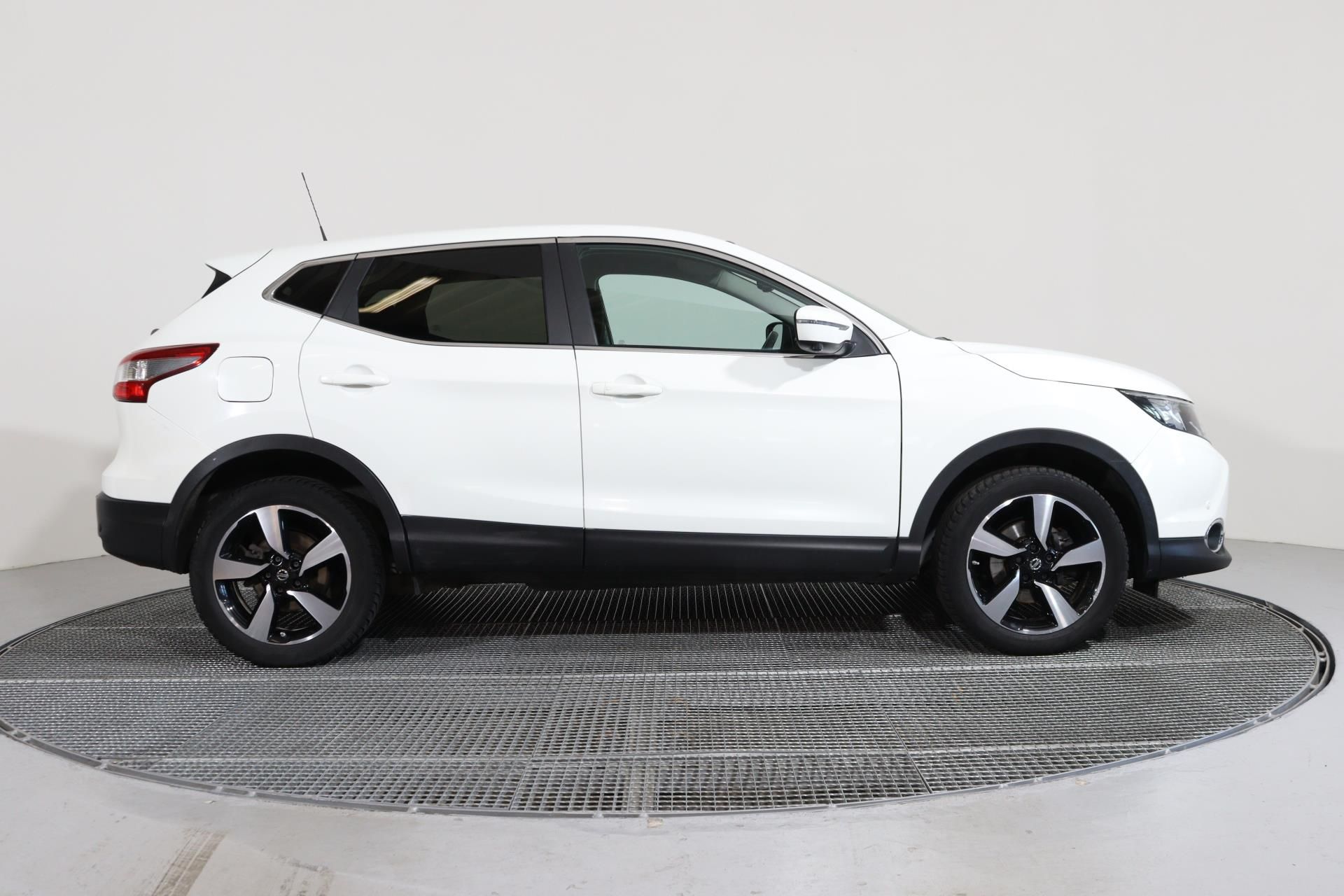Nissan Qashqai, 1,6 DIG-T 120kW/ TAŽNÉ Z. - fotka 3