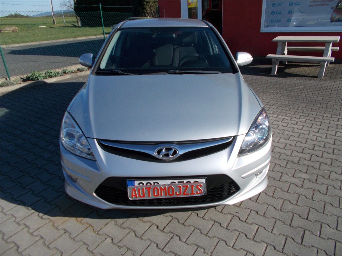 Hyundai i30, 1,4 16V ČR 2.MAJITELKA od r.20 - fotka 3