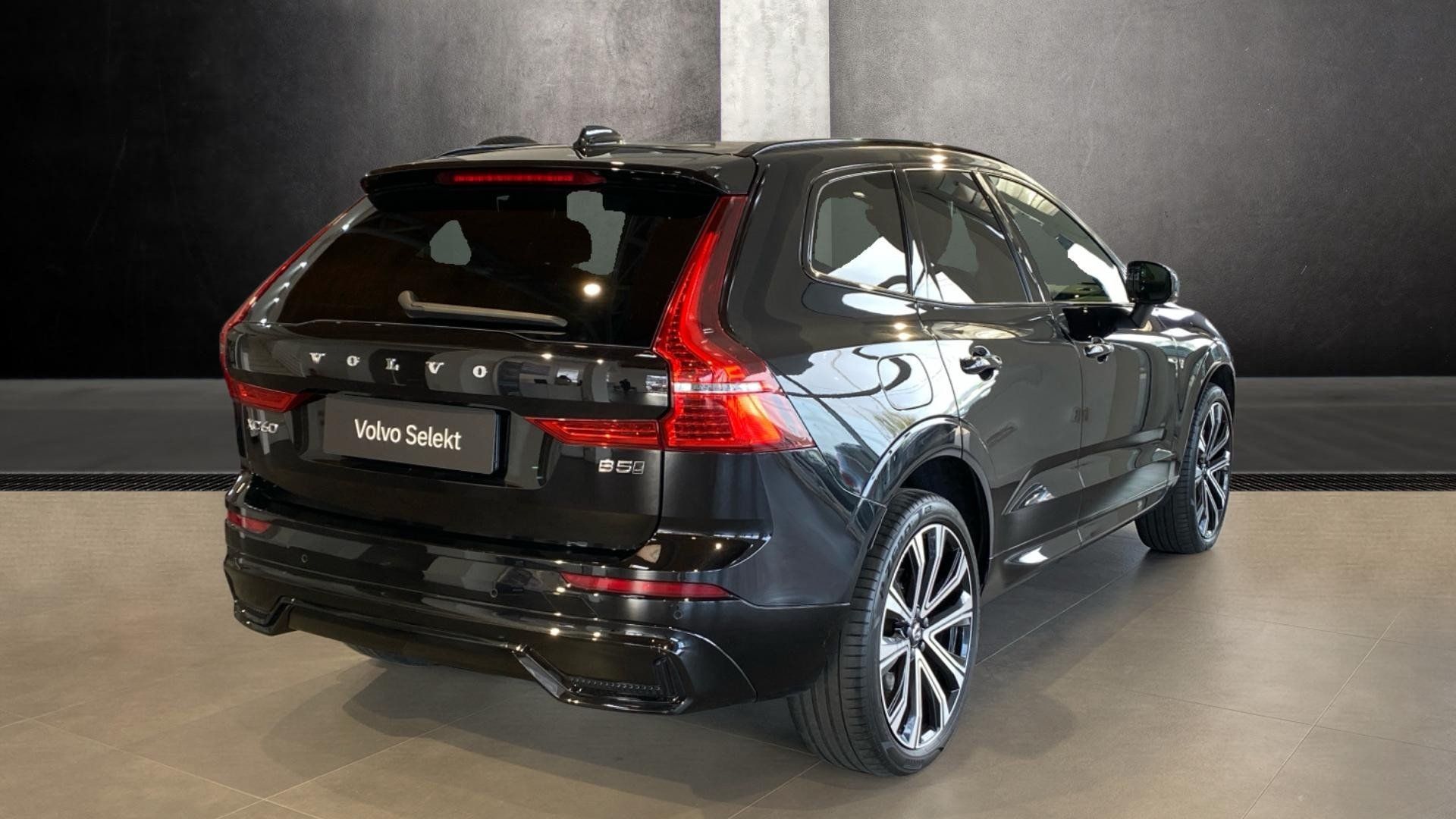 Volvo XC60, R-DESIGN, B5 AWD, 173+10 kW / - fotka 2