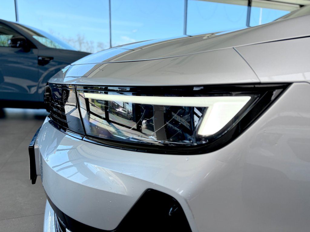 Opel Astra, GS Line 1,2 Turbo AT8 - fotka 5