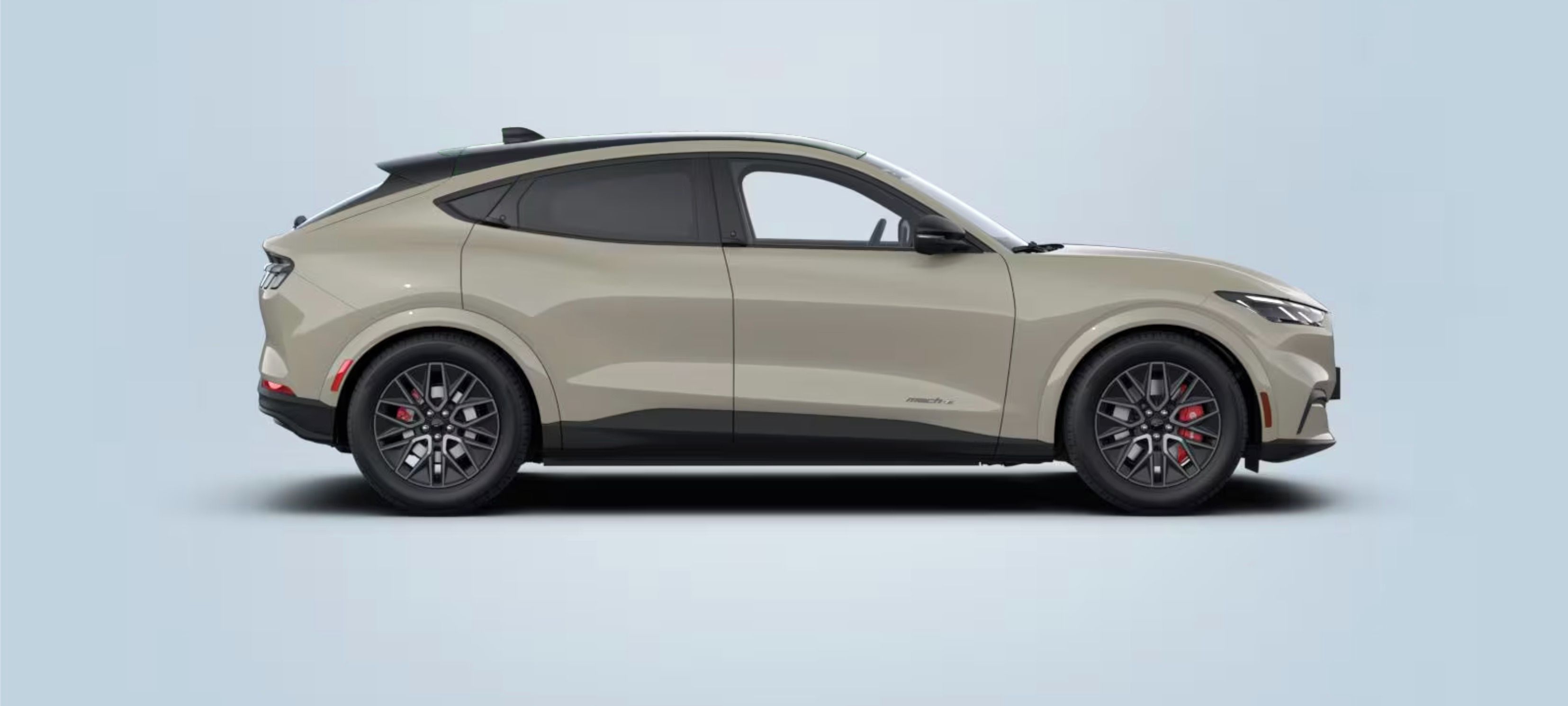 Ford Mustang Mach-E, Premium 88 kWh (203 kW/276 k) - fotka 2