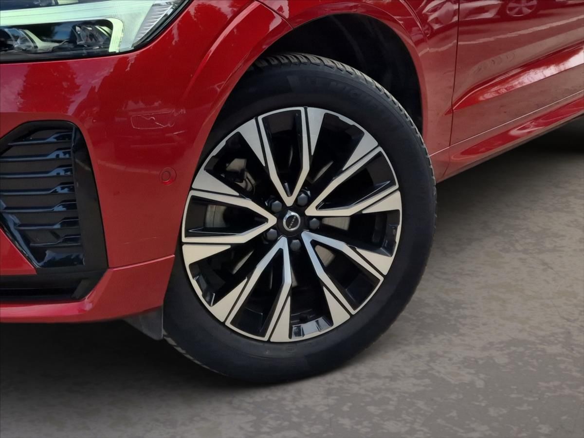 Volvo XC60, 2,0 B4 AWD PLUS DARK - fotka 6