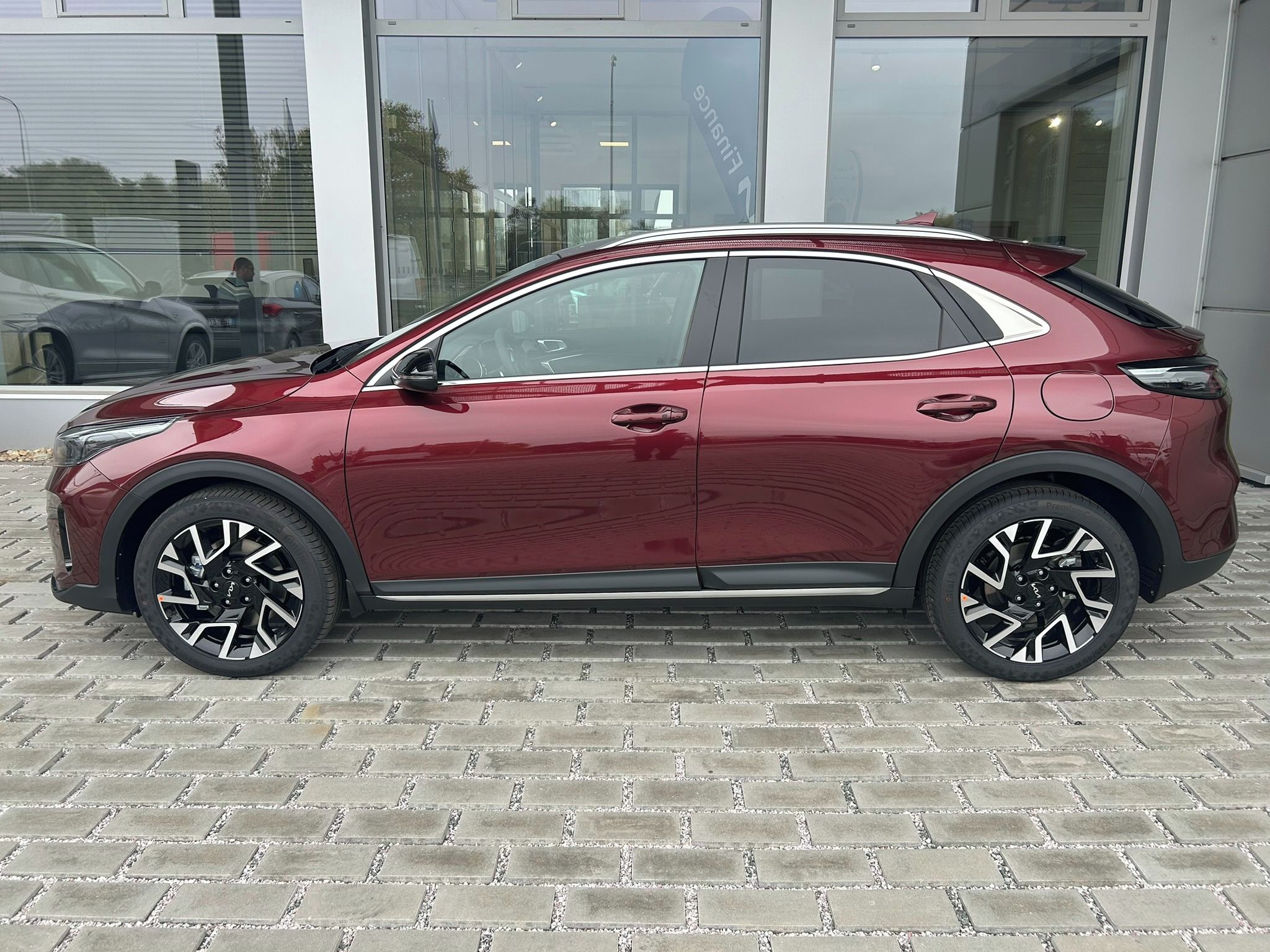 Kia XCee´d, 1,6 T-GDi 7DCT STEEL EDITION - fotka 4