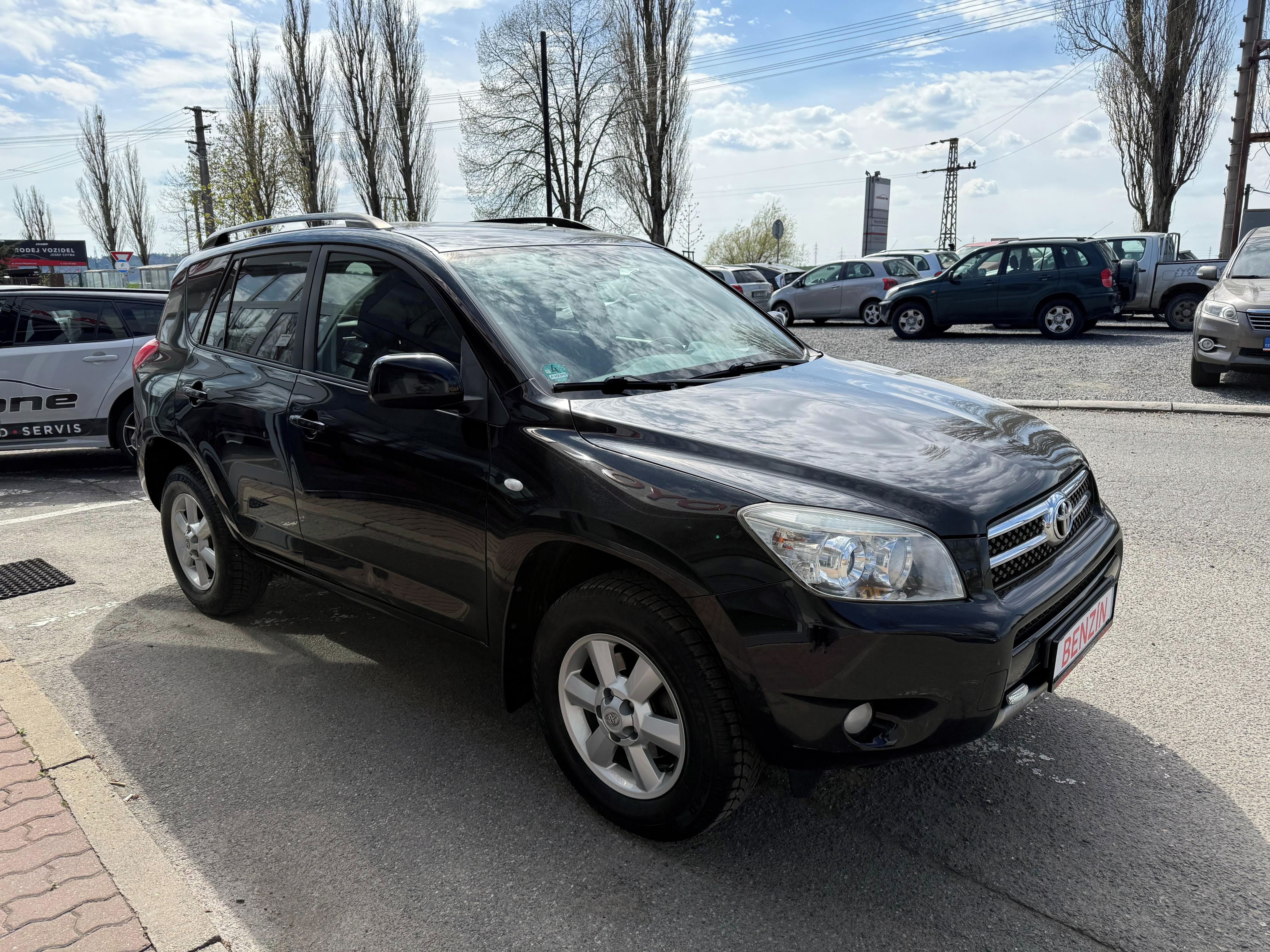 Toyota Rav4, 2,0 VVTI 4X4 AUTOMAT TAŽNÉ ZAŘ - fotka 6
