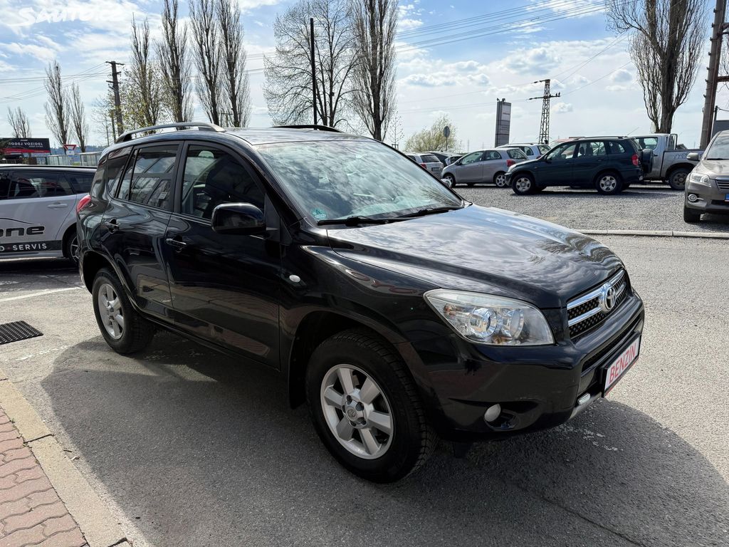 Toyota Rav4, fotka 6