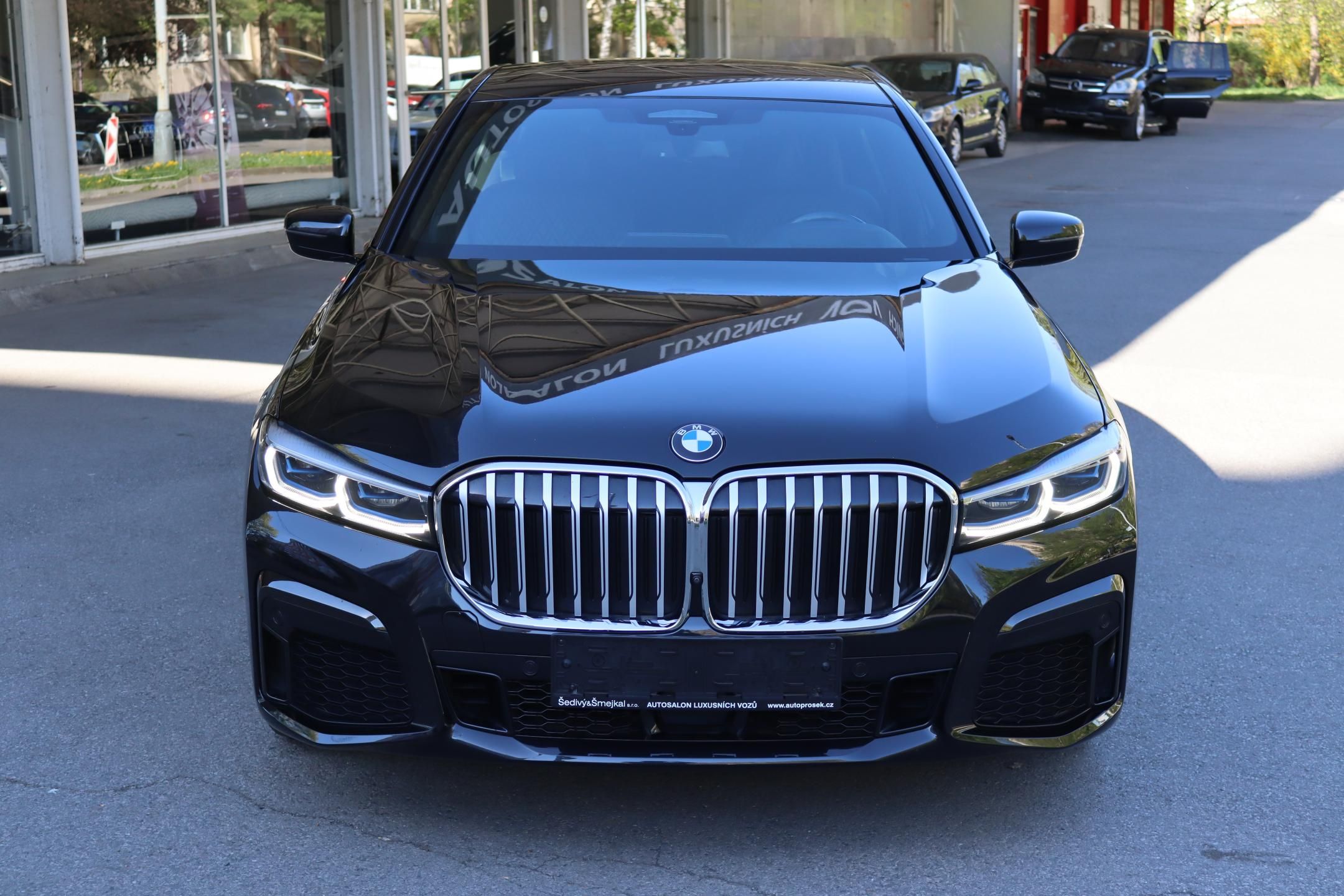 BMW Řada 7, 730D XDRIVE M-PAKET G11 210kW - fotka 2