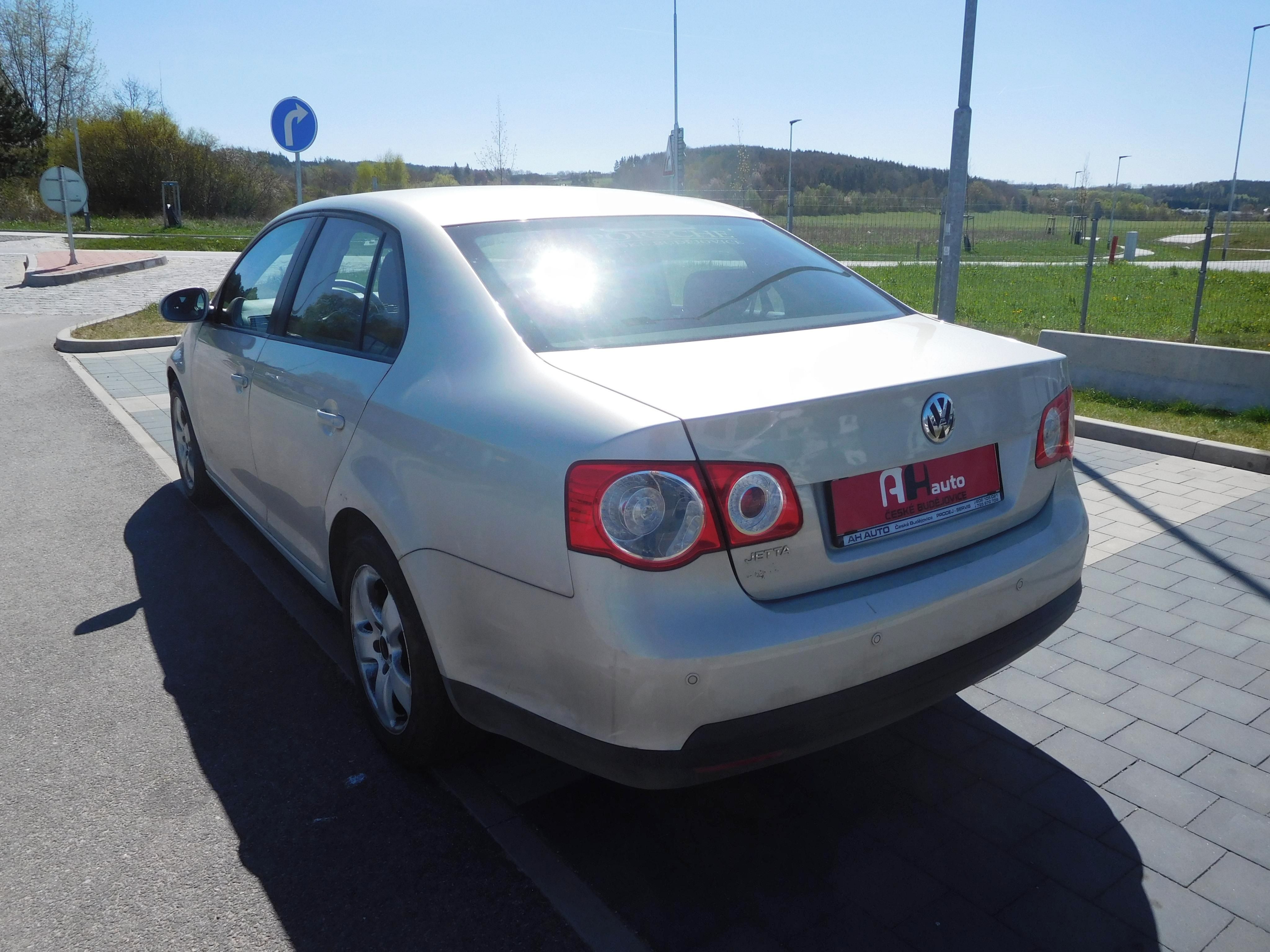 Volkswagen Jetta, 1.6MPi 75 kW, Aut. Klima - fotka 4