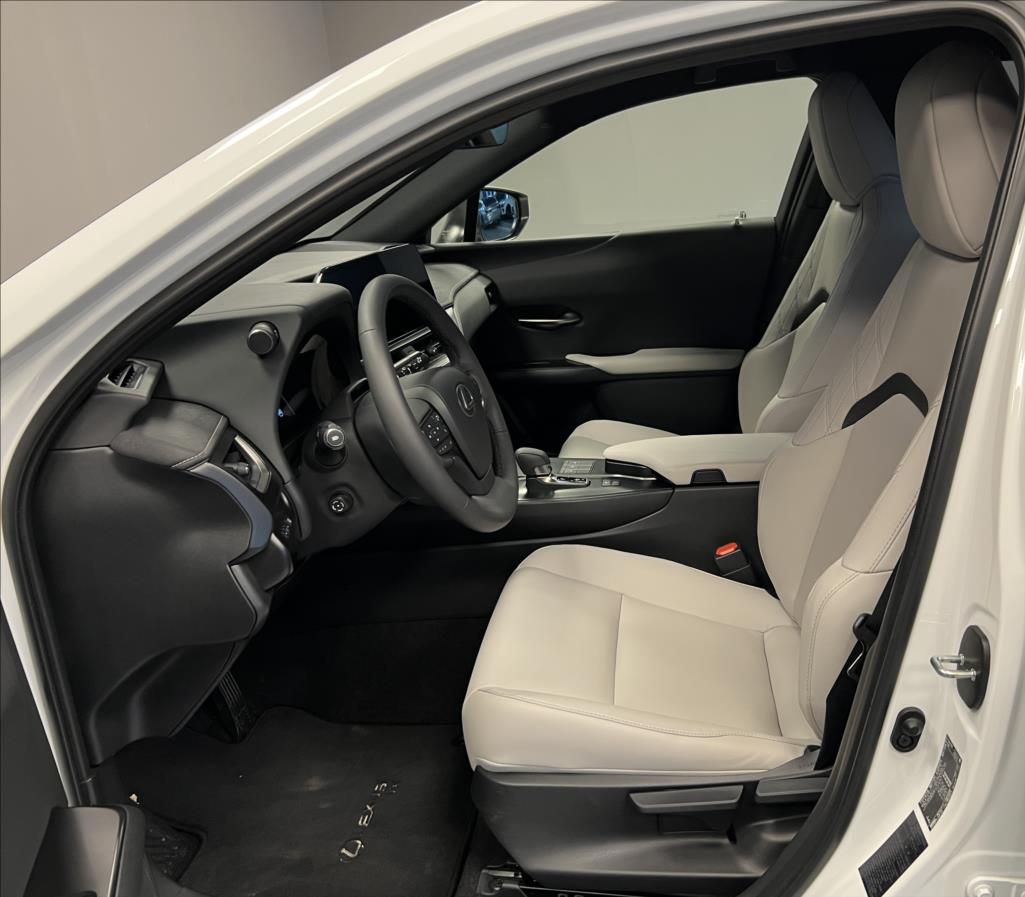 Lexus UX 300h, 300H 2,0 HEV F SPORT DESIGN - fotka 5