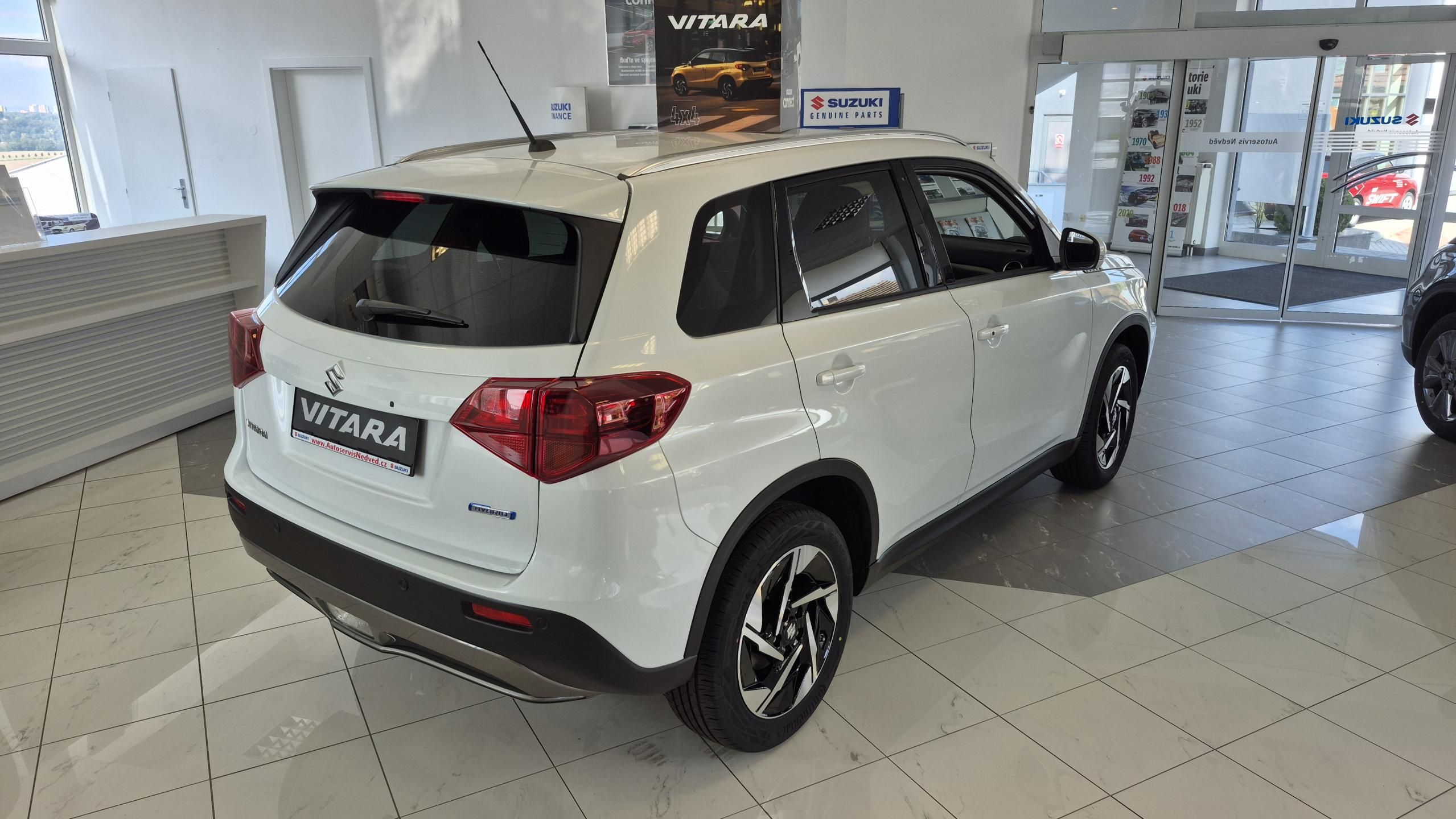 Suzuki Vitara, 1,4 Elegance Hybrid 4x4 - fotka 4
