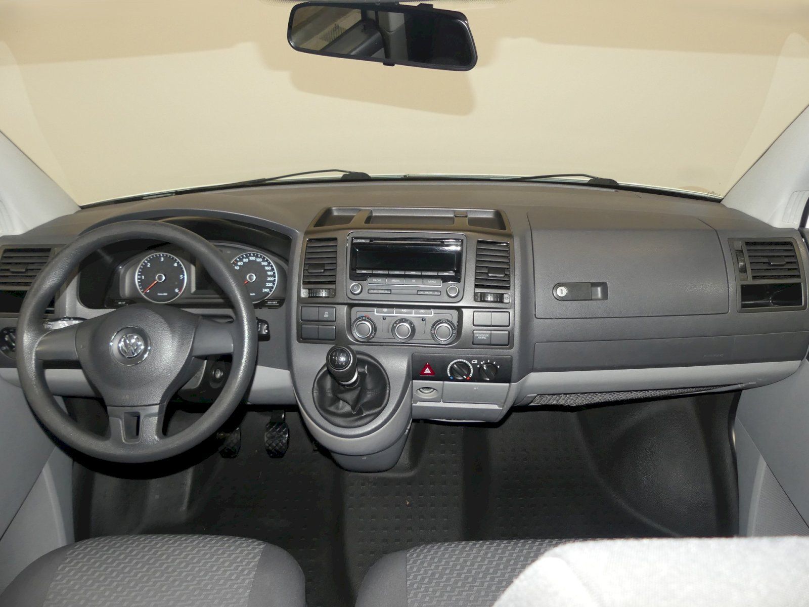 Volkswagen Transporter, Trendline 8 míst 2.0TDI 103kW - fotka 5