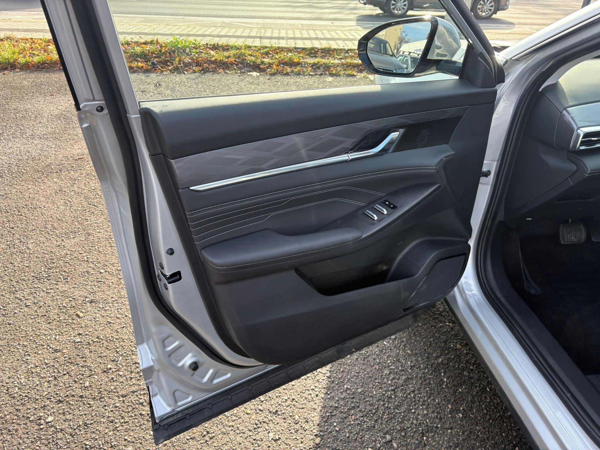 Dongfeng Mage, 1.5T 145kw E2 Deep Blue - fotka 5