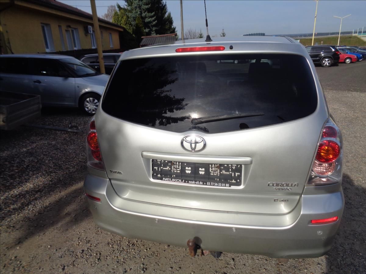 Toyota Corolla, 2,2    7míst k sezení - fotka 6