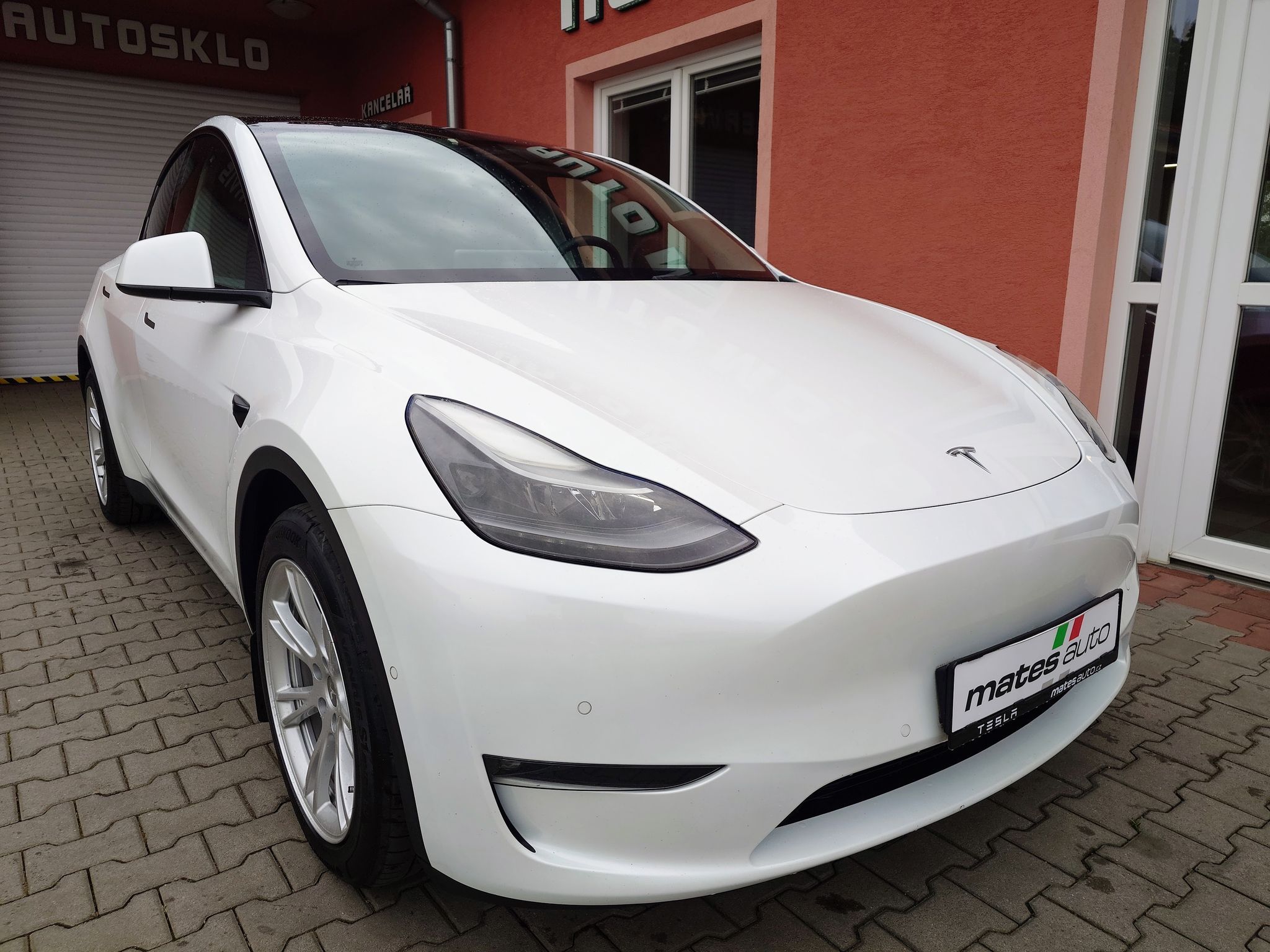 Tesla Model Y, Long Range Dual Motor 378 kW S - fotka 5