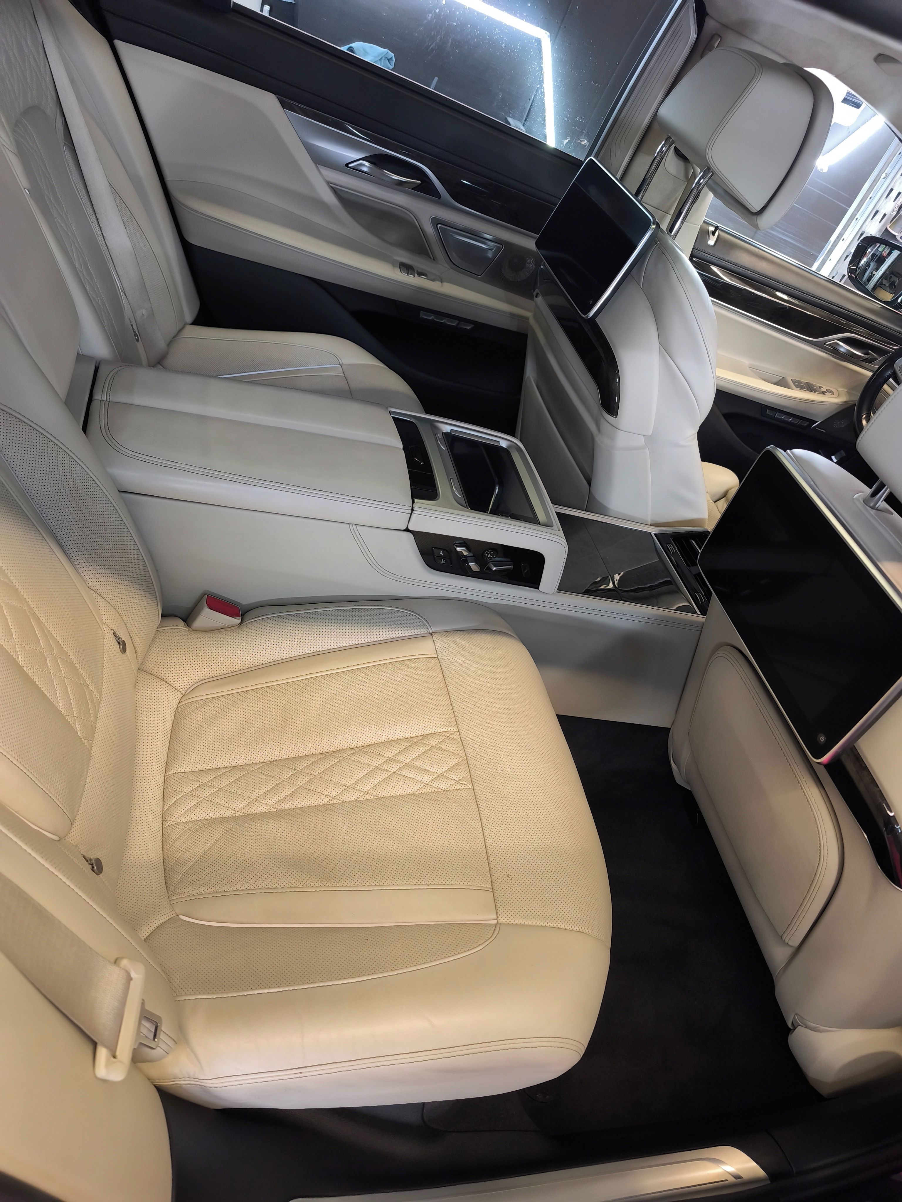 BMW Řada 7, BMW 750Li - fotka 6