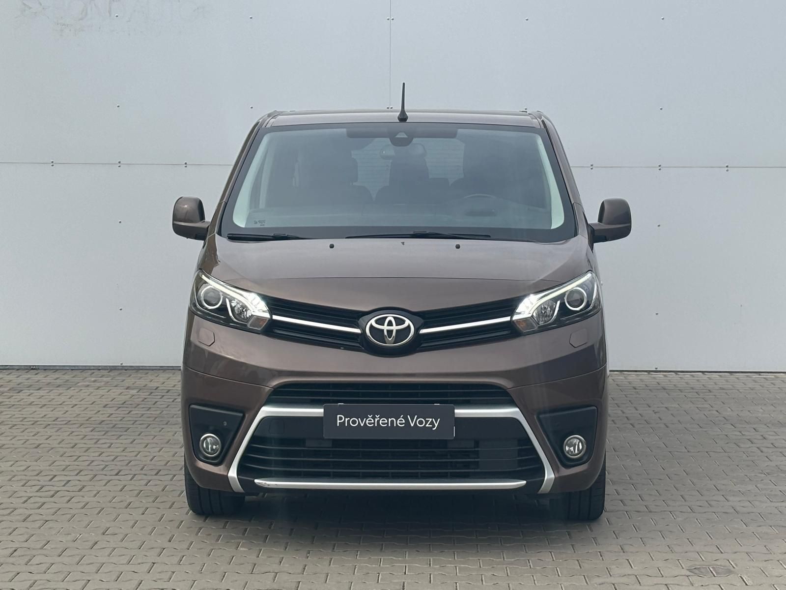 Toyota Proace Verso, 2,0 D-4D L2 AT - fotka 4