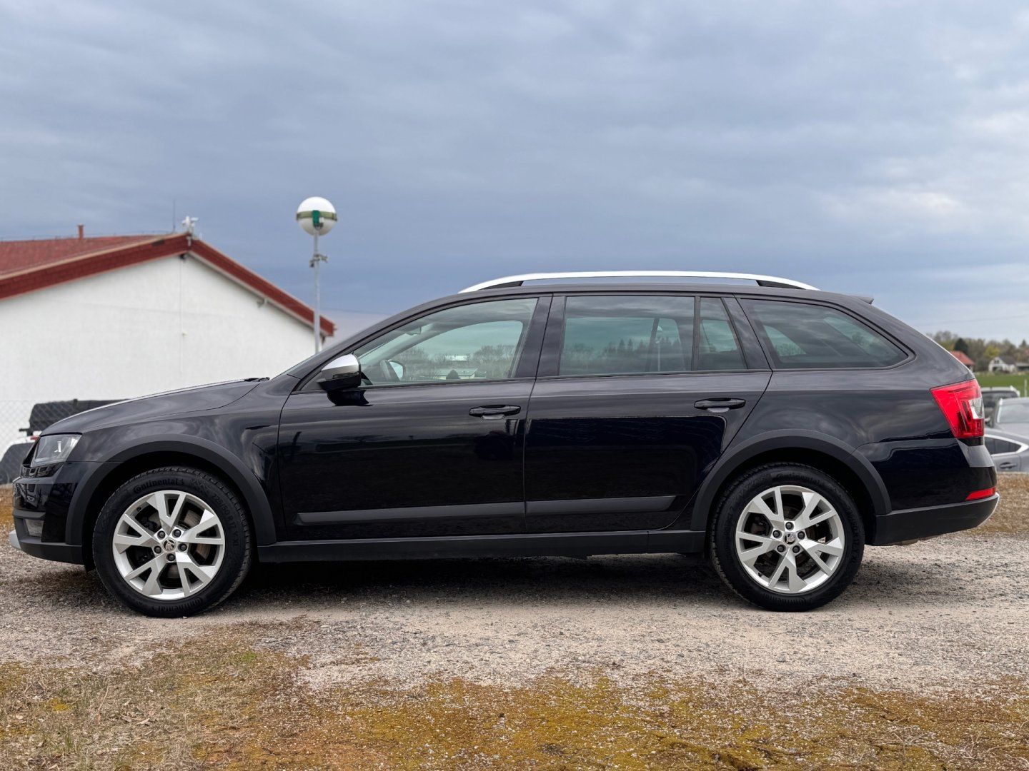 Škoda Octavia, 2.0 TDI DSG Scout 4x4 TAŽNÉ - fotka 4