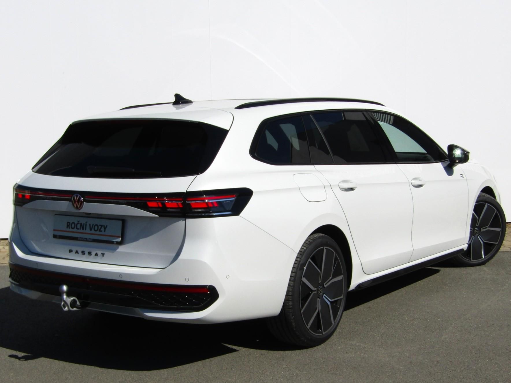 Volkswagen Passat, R-Line People 2,0 TDI 110 kW - fotka 2