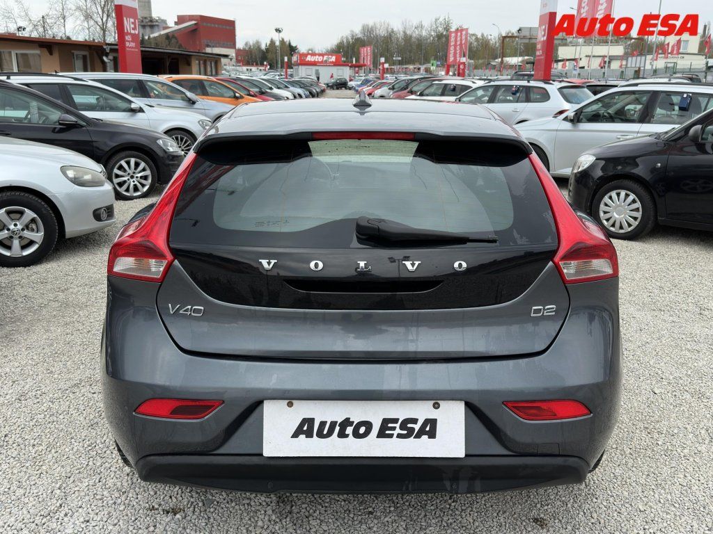 Volvo V40, 1.6 D,AC,tempo,park.čidla - fotka 5