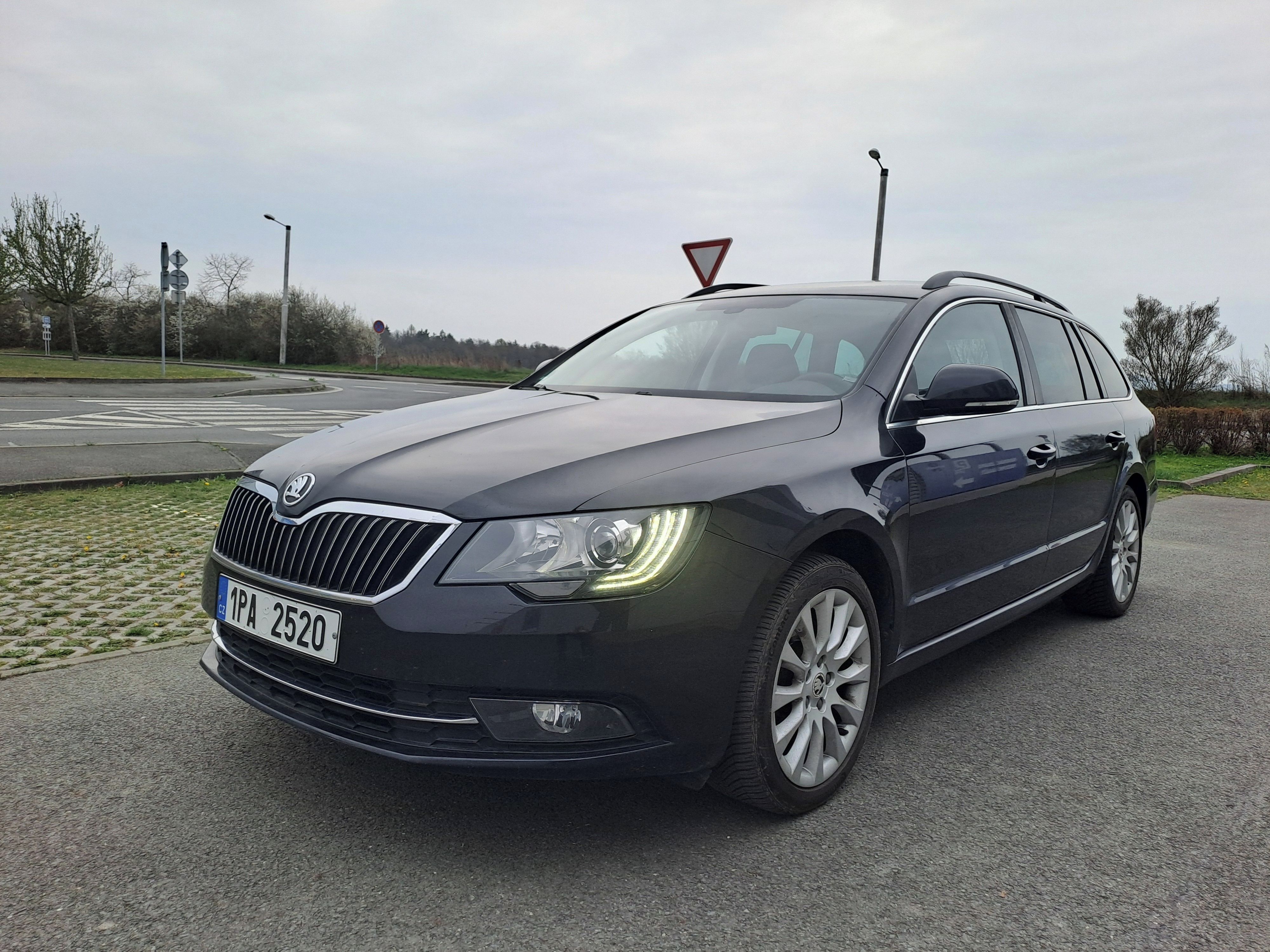 Škoda Superb, 2.0TDI 125KW PĚKNÉ,SERVISOVANÉ - fotka 3