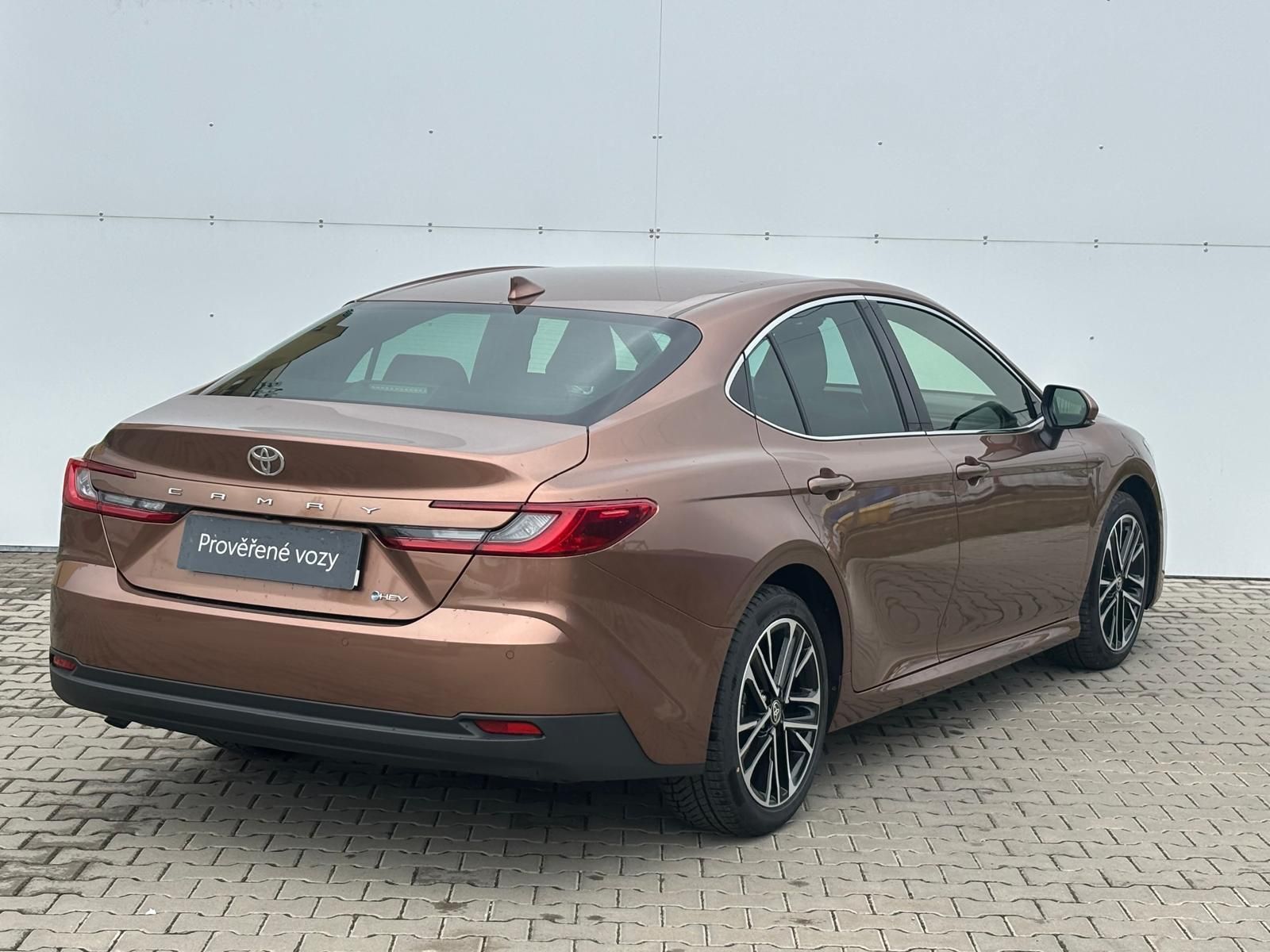Toyota Camry, 2.5 Hybrid e-CVT Prestige - fotka 2